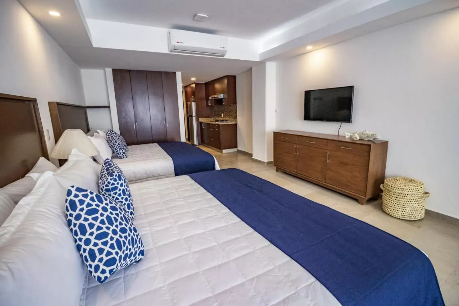 TV and multimedia, Bed in The Paramar Beachfront Boutique Hotel With Breakfast Included - Downtown Malecon