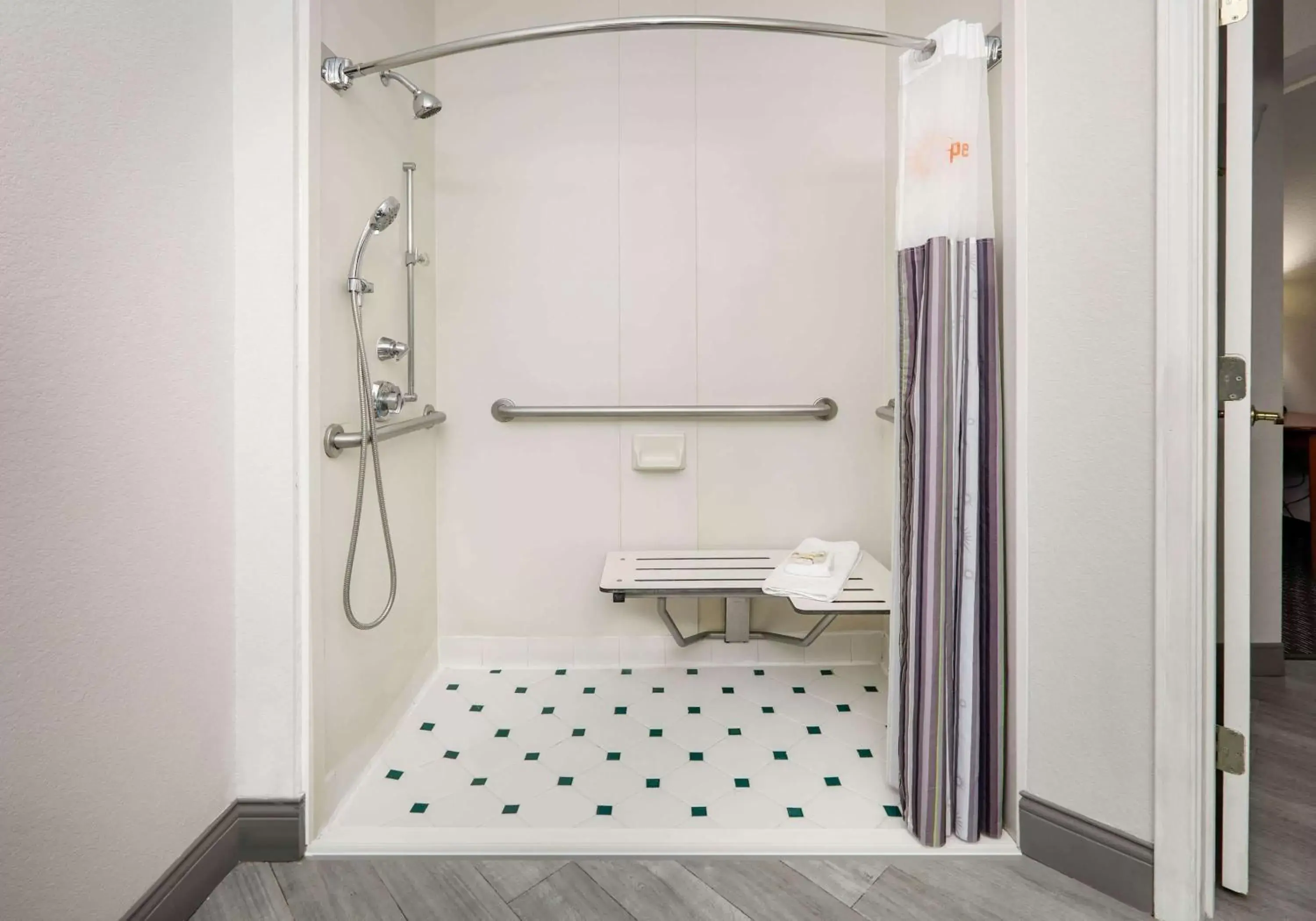 Shower, Bathroom in La Quinta by Wyndham Dallas - Addison Galleria