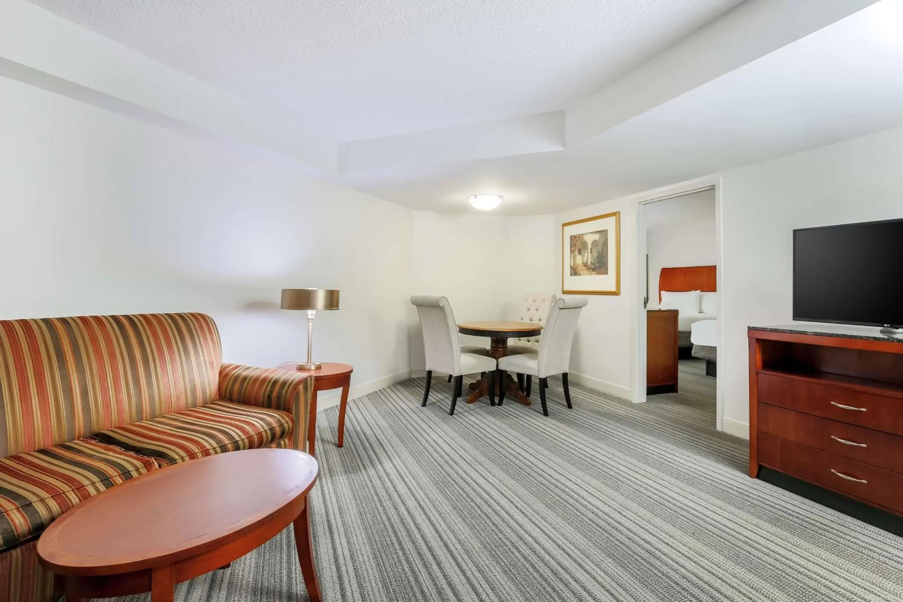 Bedroom, Seating Area in Hilton Garden Inn Roanoke Rapids / Carolina Crossroads