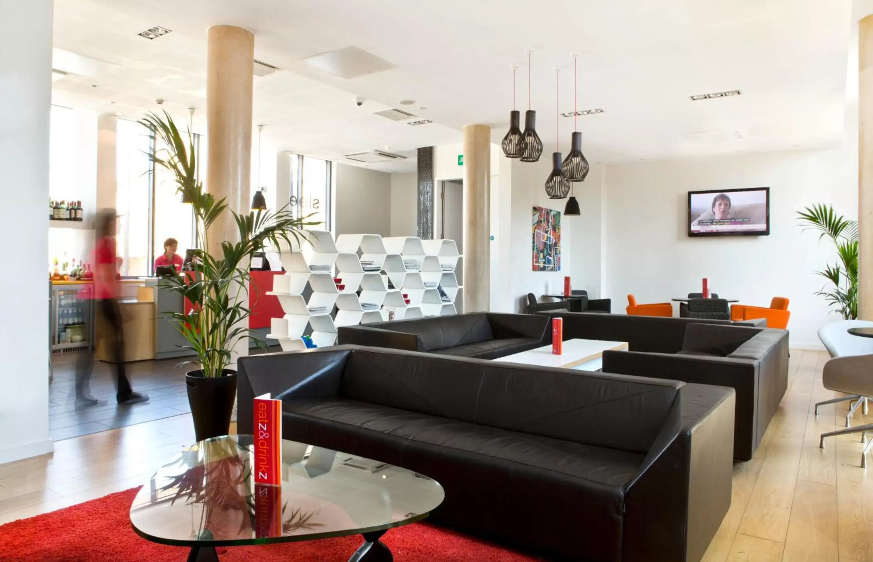 Lounge or bar in Sleeperz Hotel Cardiff