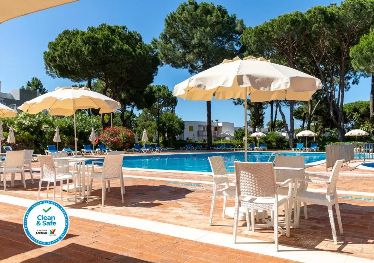 Restaurant/places to eat in Apartamentos Turisticos Pinhal Da Marina Restaurant/places to eat in Apartamentos Turisticos Pinhal Da Marina