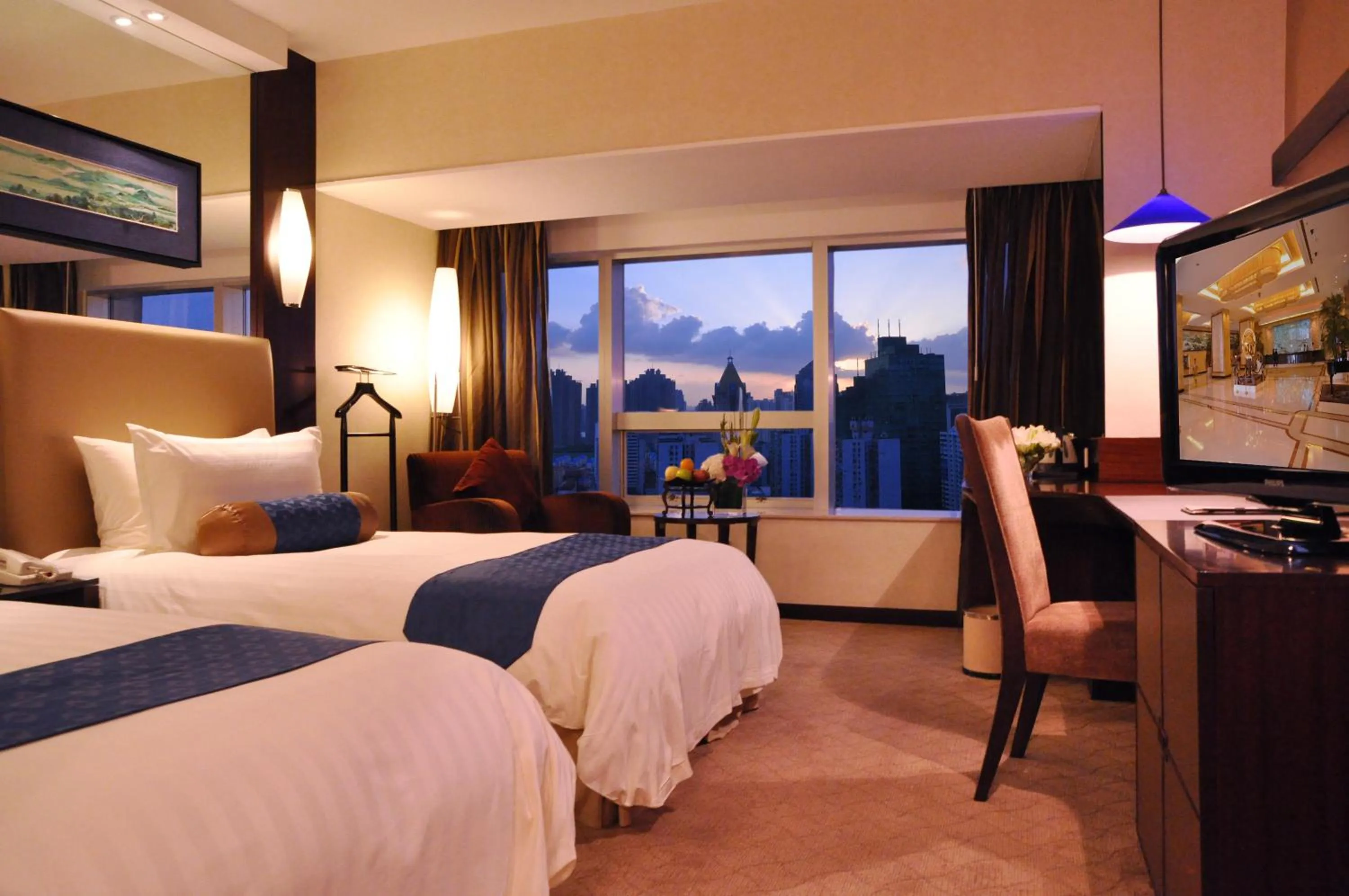 Photo of the whole room, Bed in Jinling Purple Mountain Hotel Shanghai（Shanghai Grand Trustel Purple Mountain Hotel）