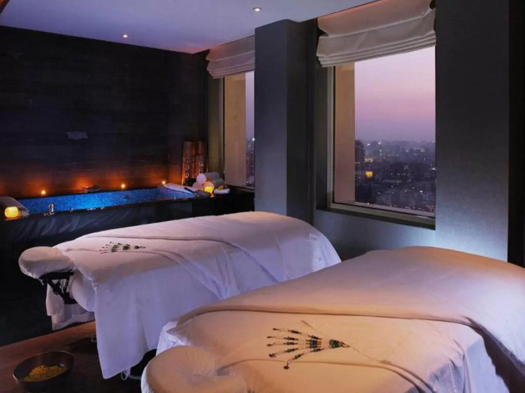 Spa and wellness centre/facilities, Bed in Fairmont Nile City