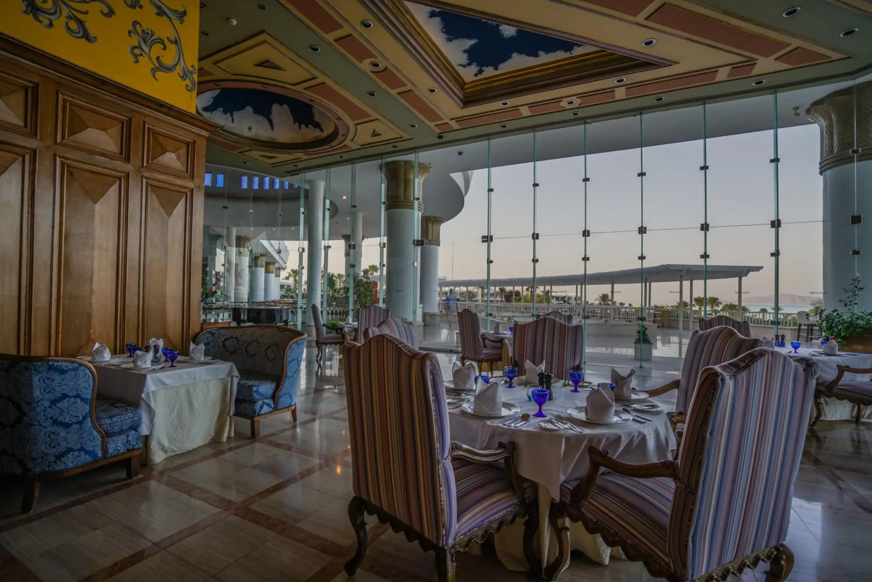 Restaurant/Places to Eat in Royal Monte Carlo Sharm Villas & Suites