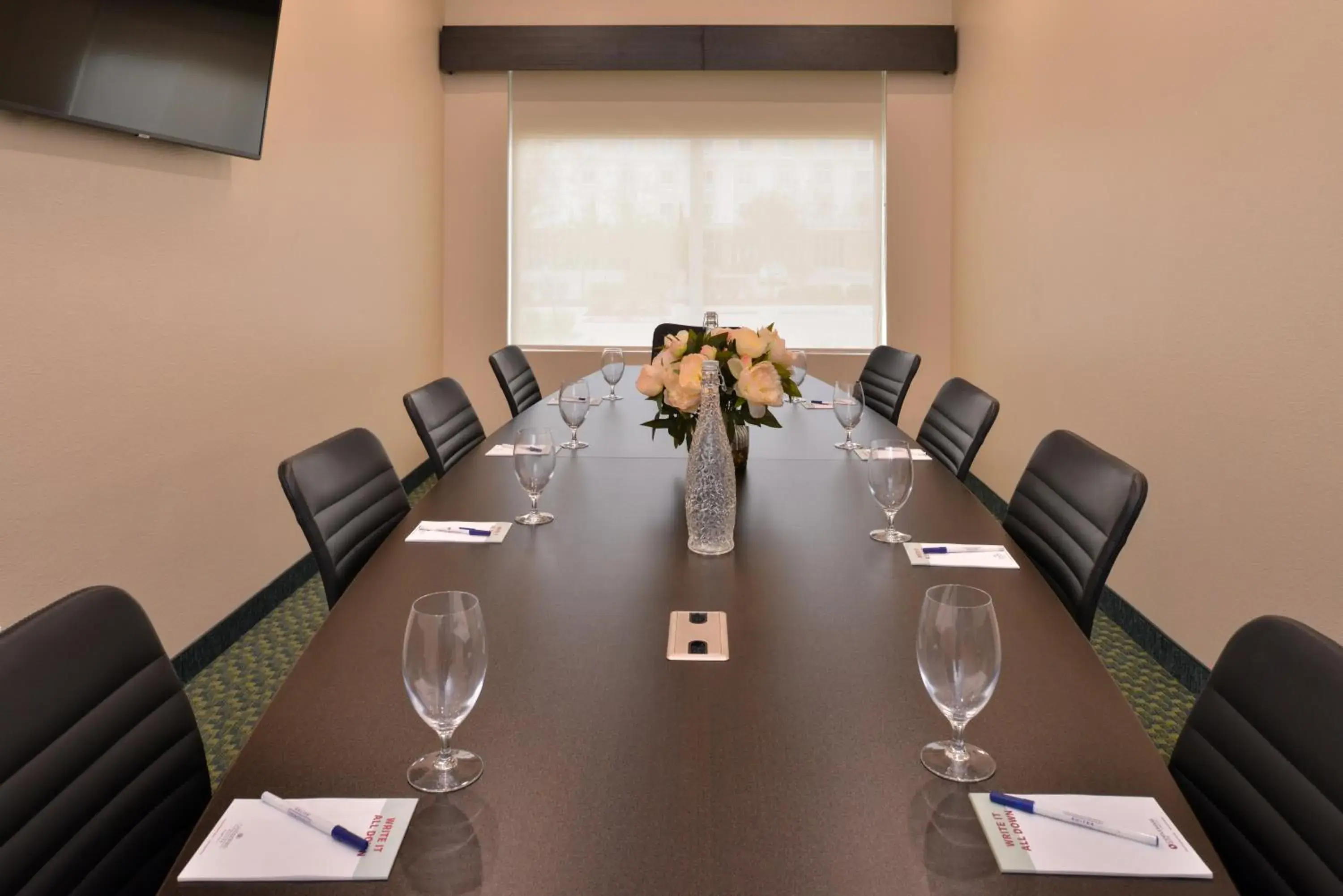 Meeting/conference room in Candlewood Suites - Austin Airport, an IHG Hotel