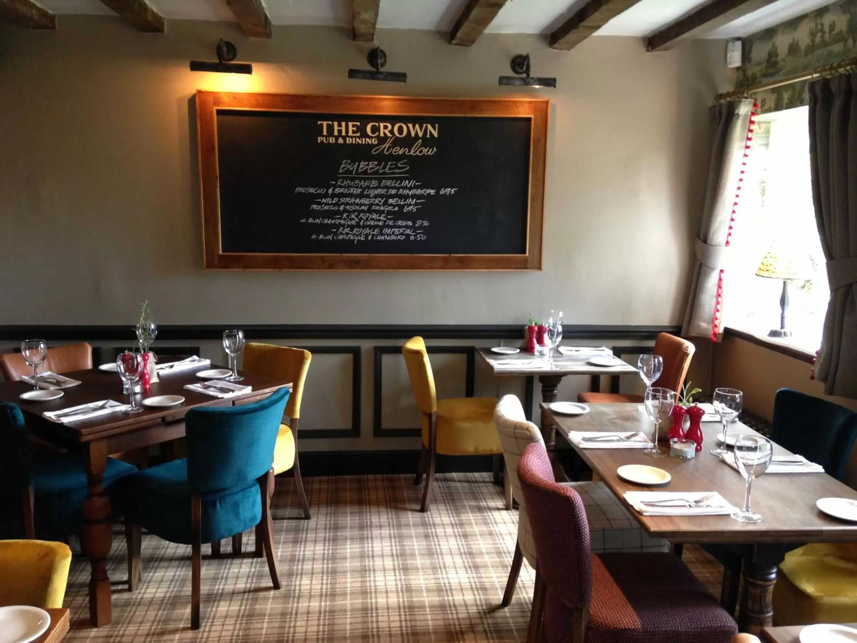 Restaurant/Places to Eat in The Crown Pub, Dining & Rooms