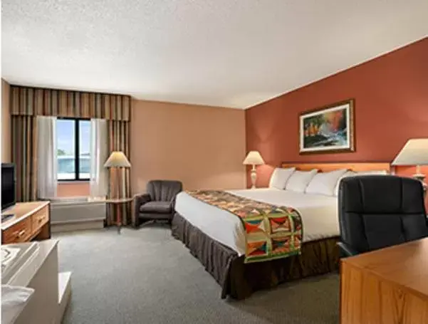 Photo of the whole room, Bed in Baymont by Wyndham Sullivan Photo of the whole room, Bed in Baymont by Wyndham Sullivan