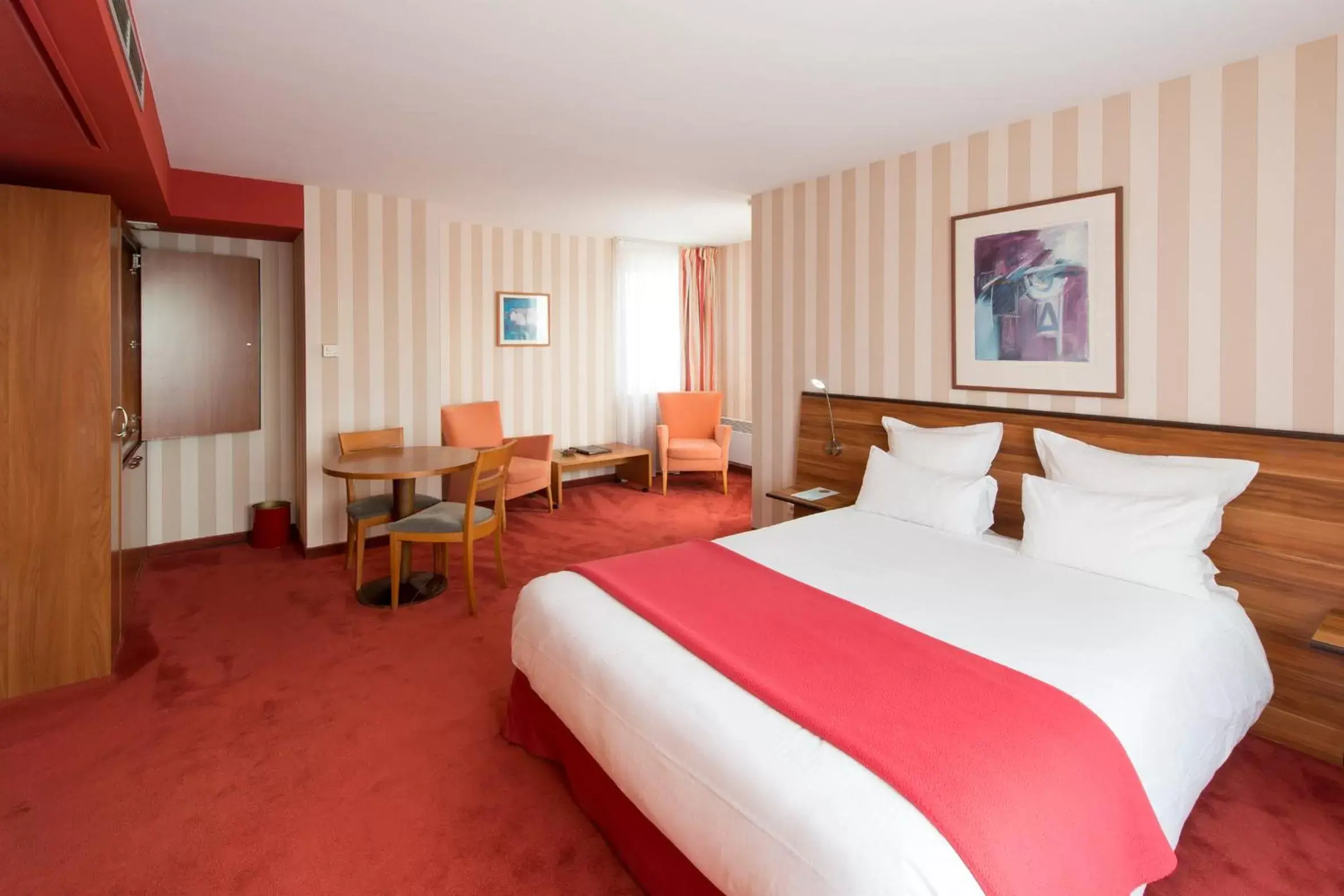 Bedroom, Bed in Le Jean-Sébastien Bach Bedroom, Bed in Le Jean-Sébastien Bach