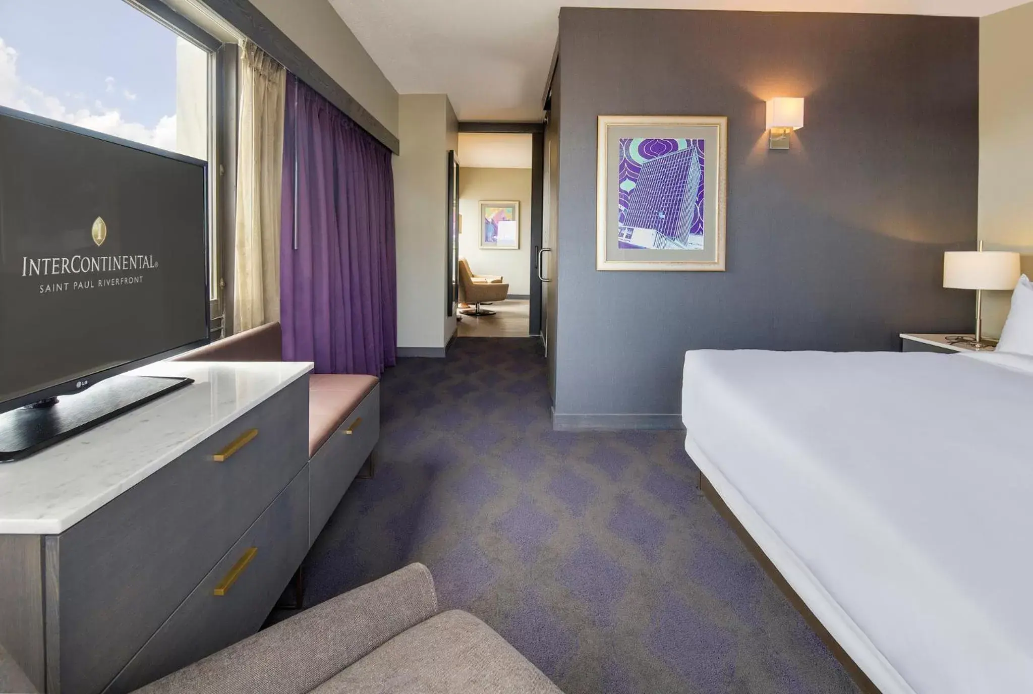Photo of the whole room, Bed in InterContinental St. Paul Riverfront by IHG Photo of the whole room, Bed in InterContinental St. Paul Riverfront by IHG