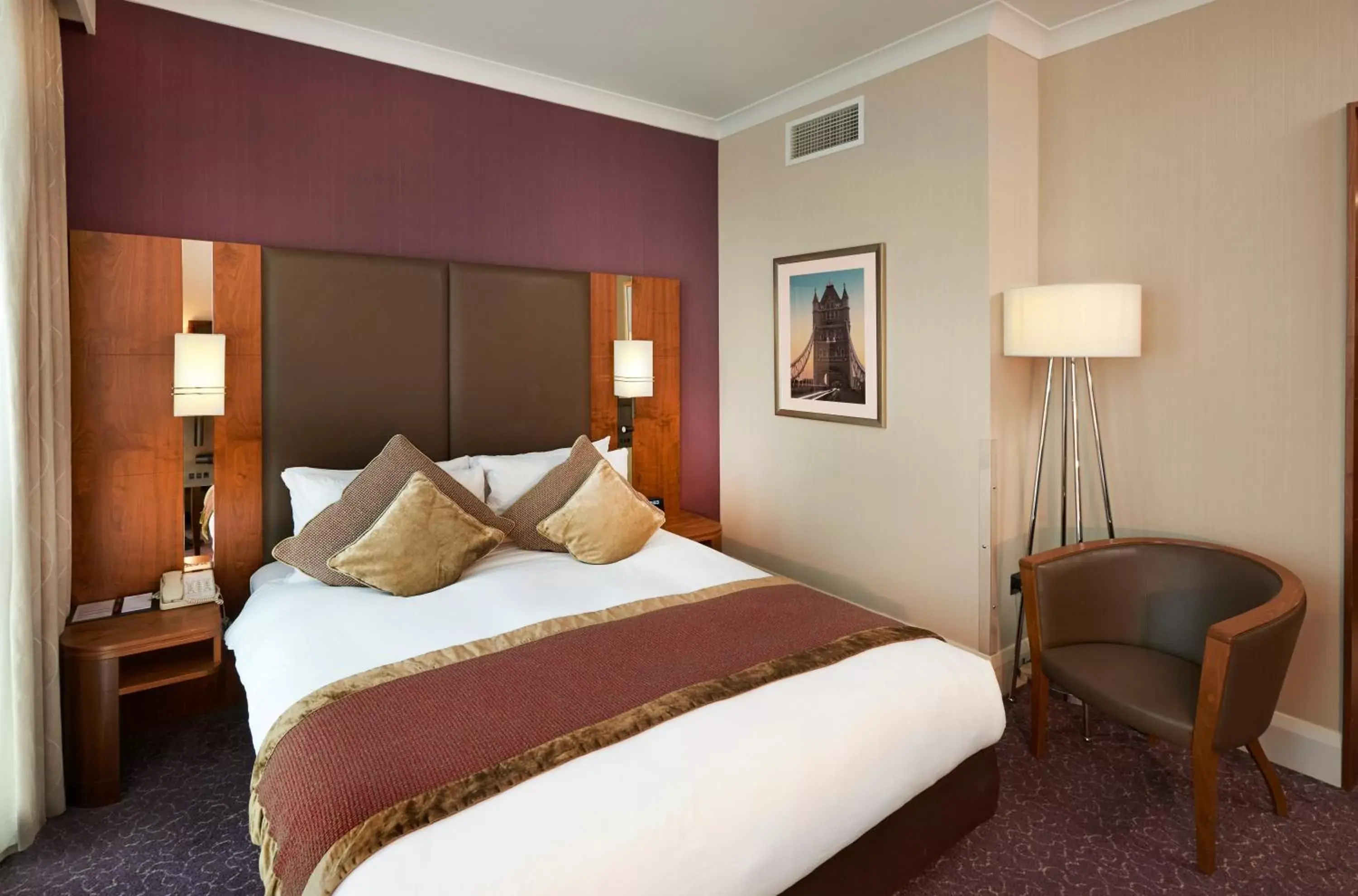 Photo of the whole room, Bed in Crowne Plaza London Ealing, an IHG Hotel