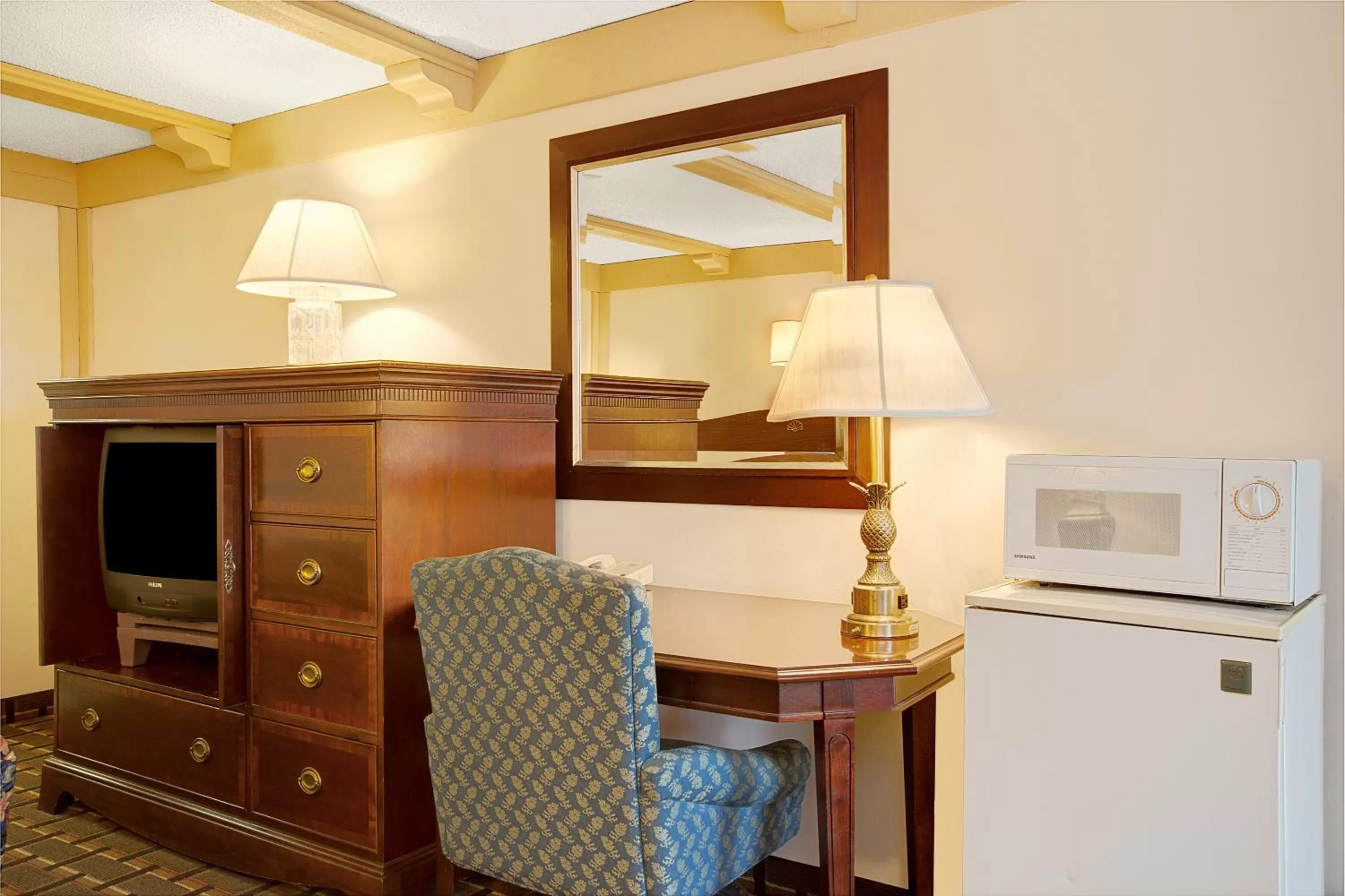 TV and multimedia in Knights Inn Greensburg