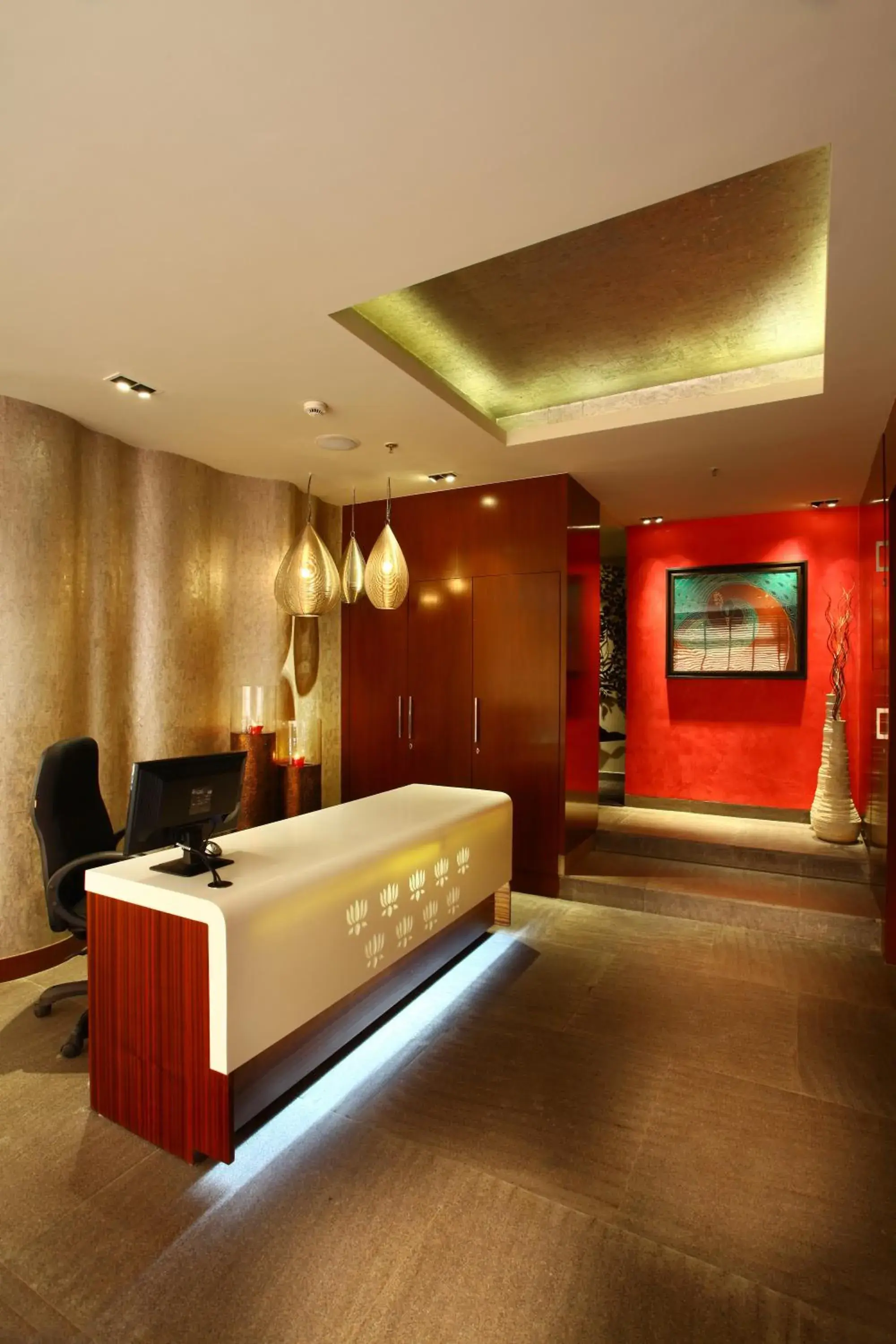 Spa and wellness centre/facilities, Lobby/Reception in Mahagun Sarovar Portico Suites Ghaziabad
