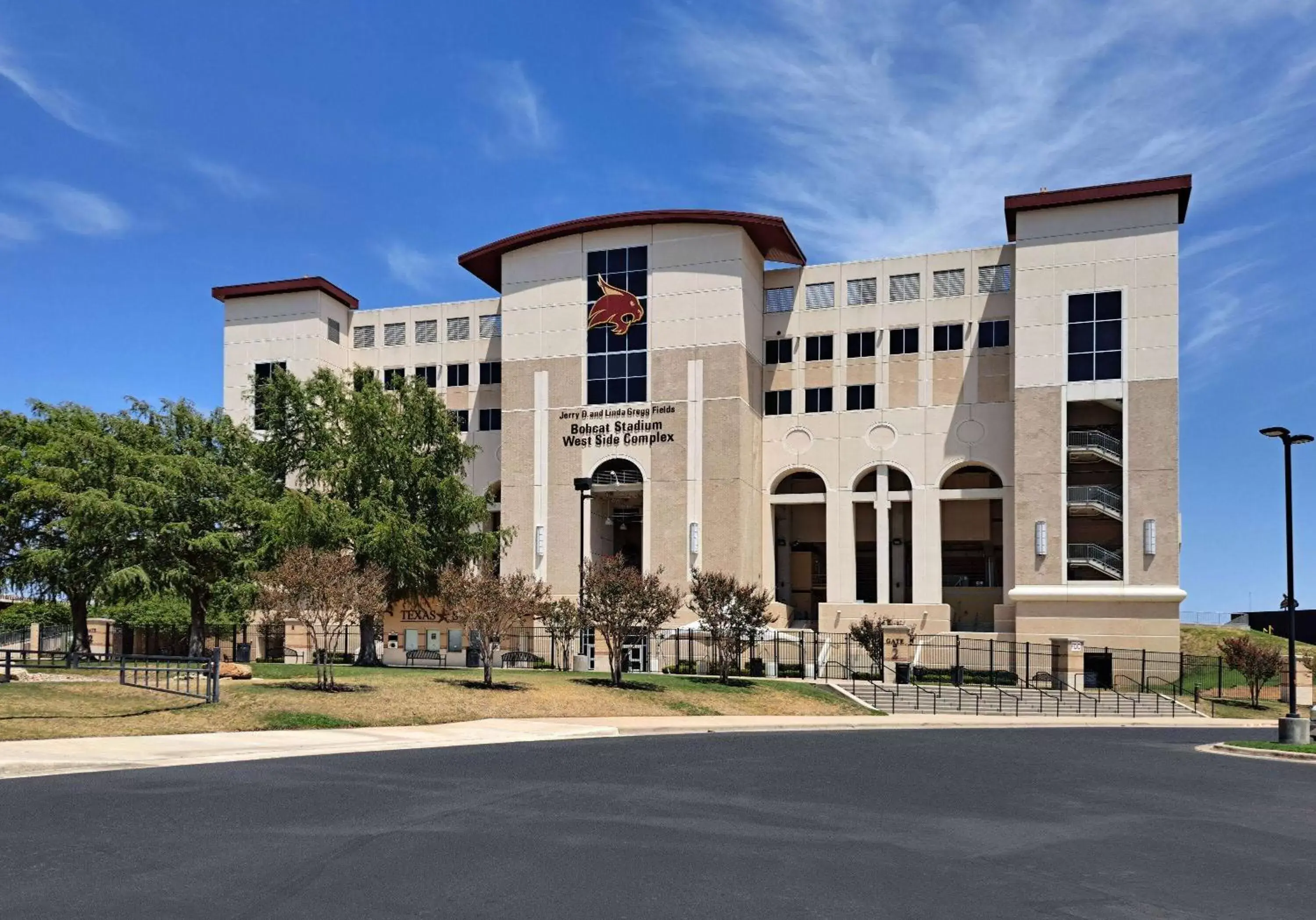 Nearby landmark, Property Building in Howard Johnson by Wyndham San Marcos