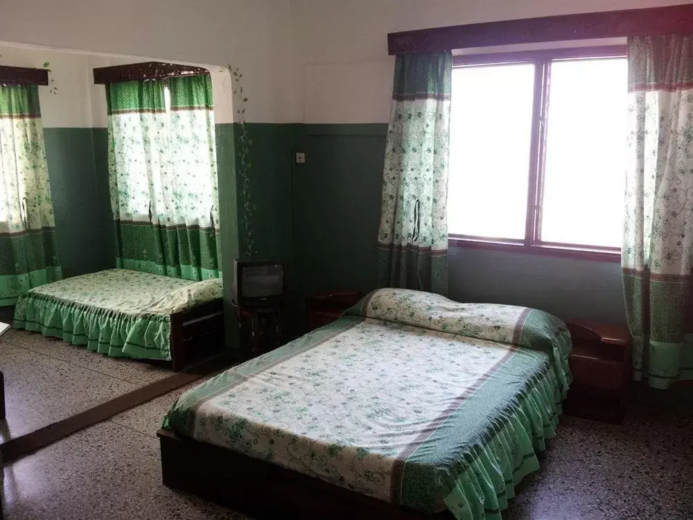 Photo of the whole room, Bed in Hotel Aurore Lomé