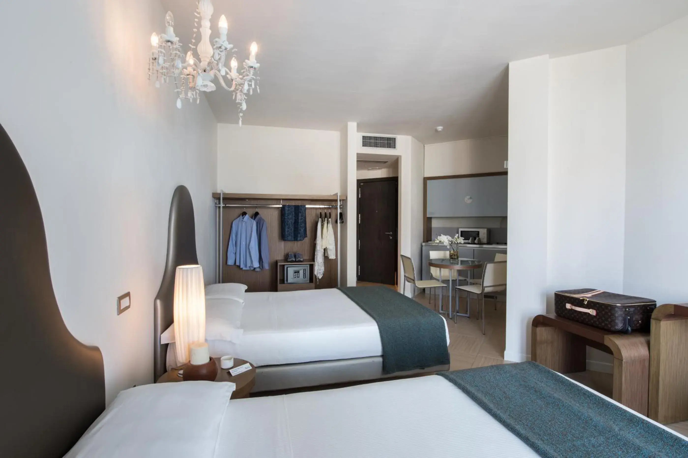 Bedroom, Bed in Blu Suite Hotel