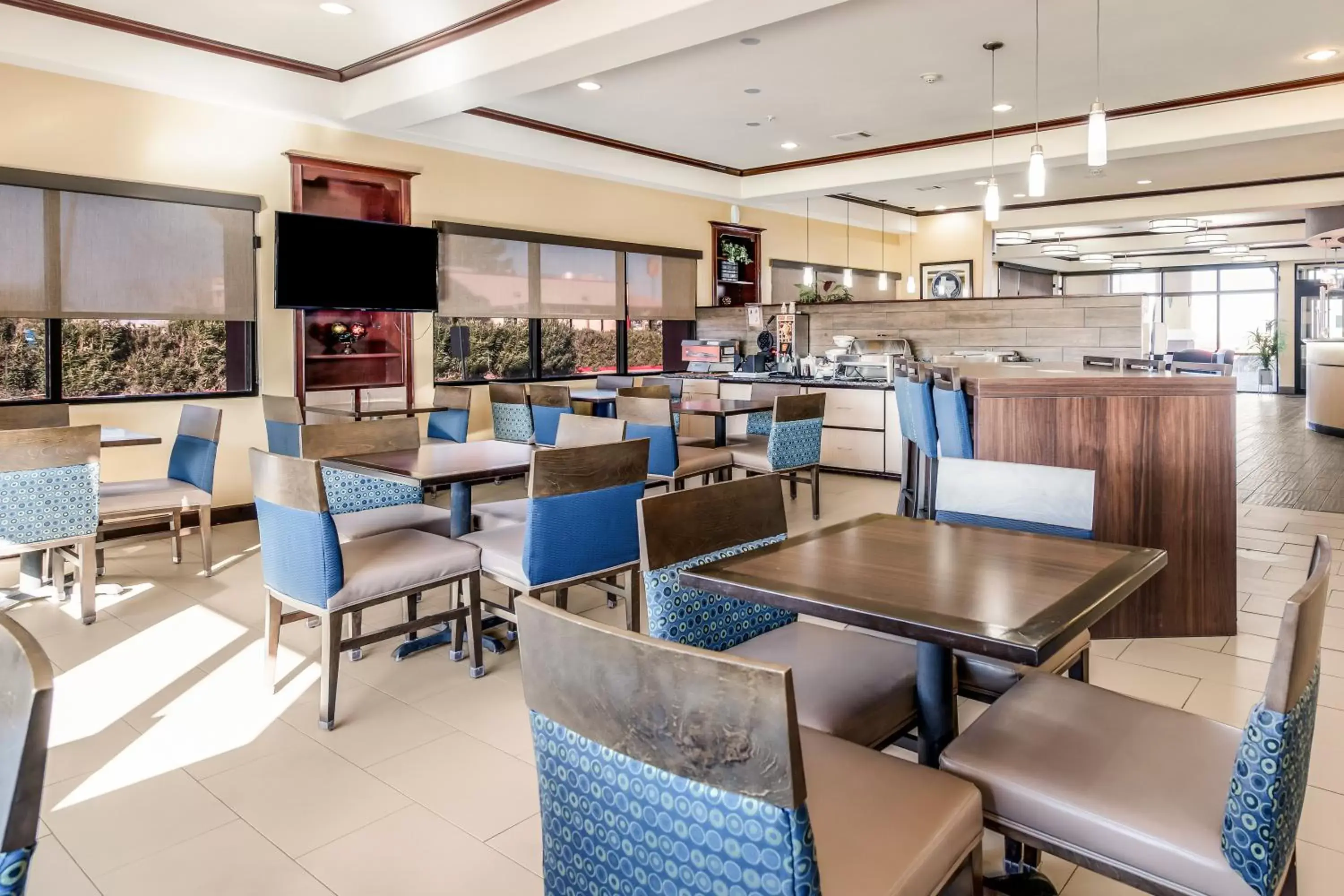 Restaurant/Places to Eat in Comfort Suites