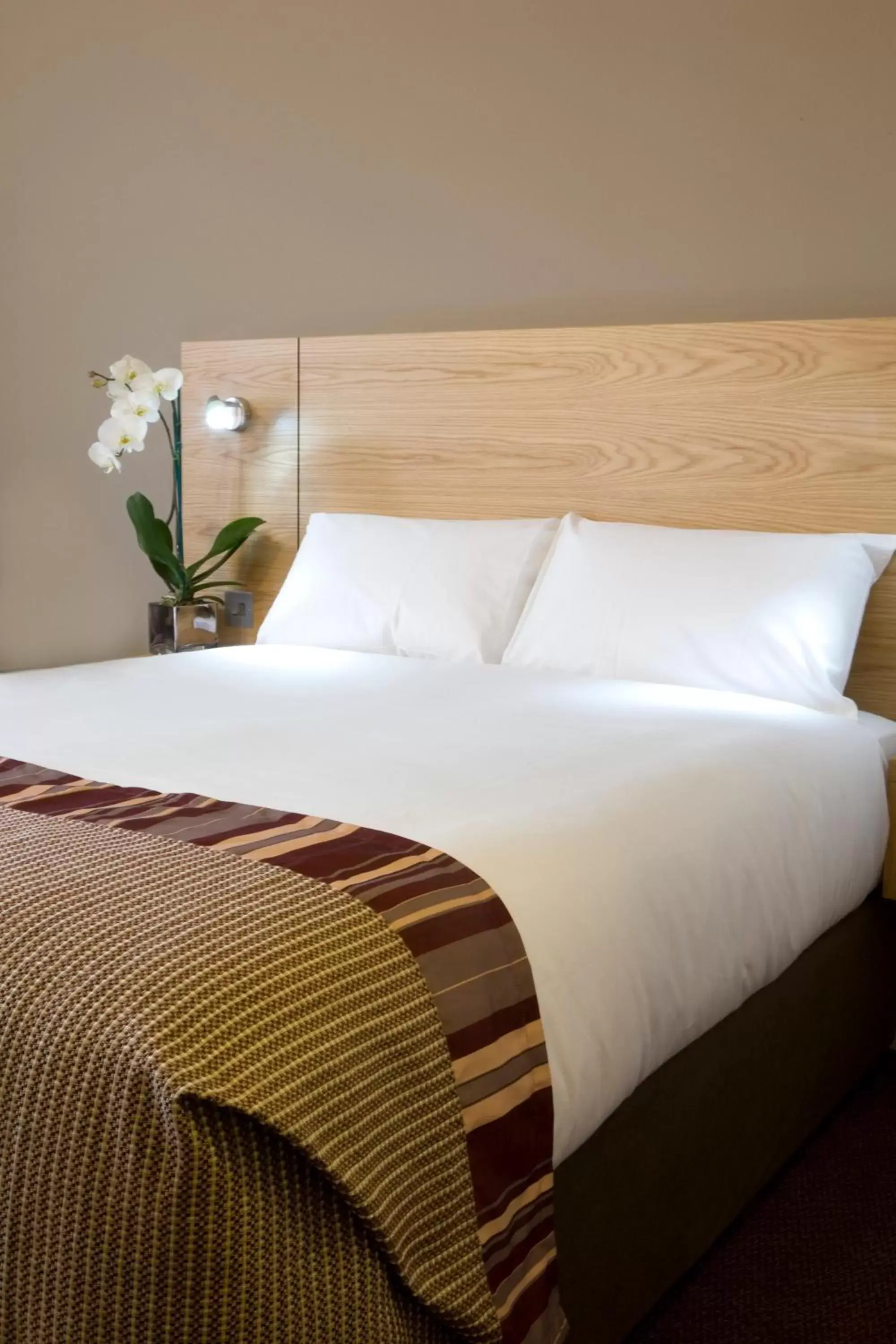 Bed in Leonardo Hotel Aberdeen - Formerly Jurys Inn