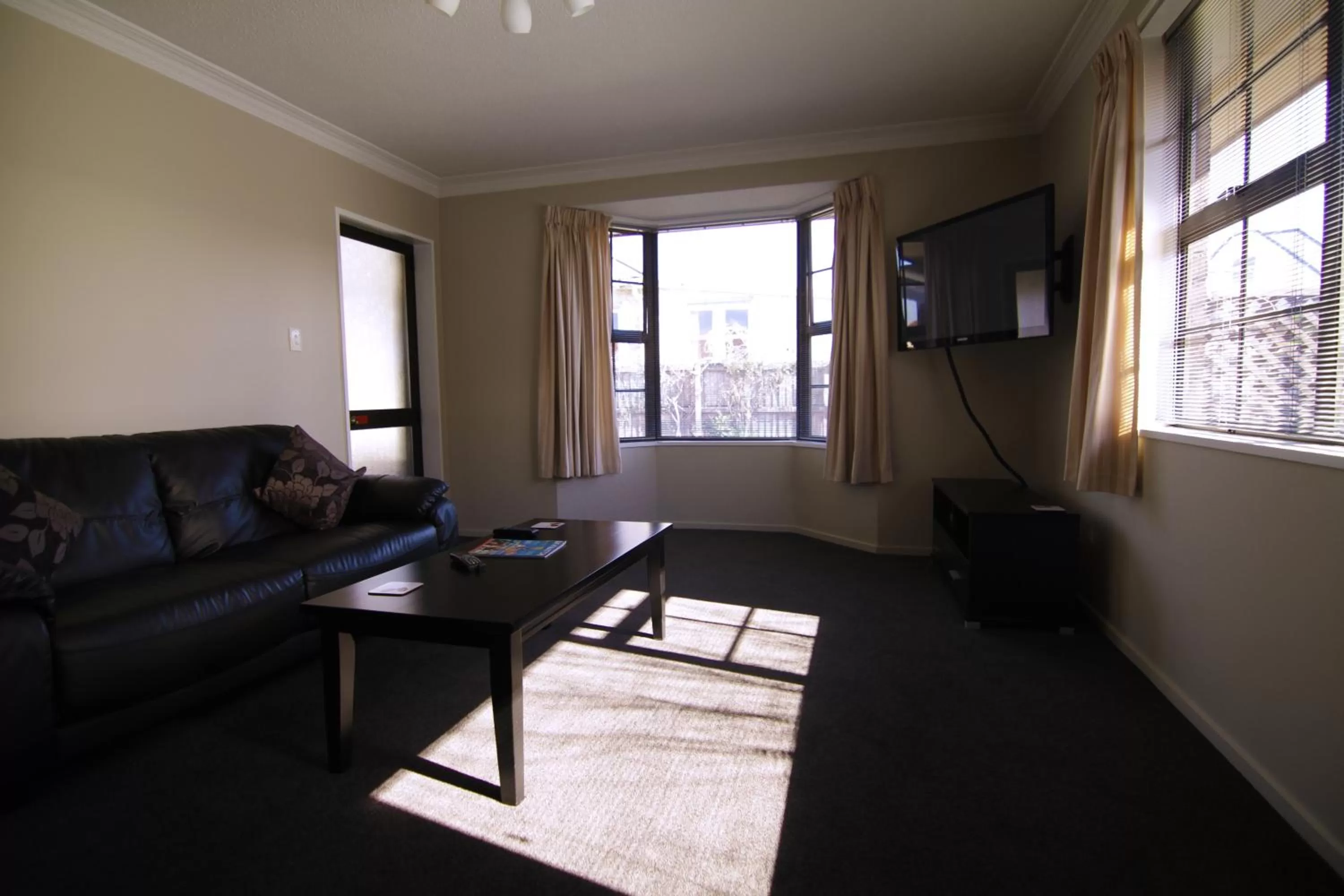 Living room in Metropolitan Motel on Riccarton - 2 mins walk to Westfield