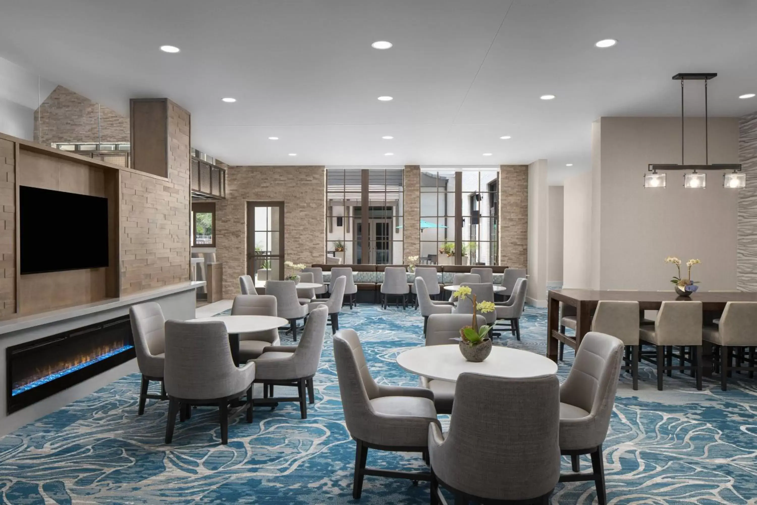 Breakfast, Lounge/Bar in Residence Inn By Marriott Jacksonville-Mayo Clinic Area