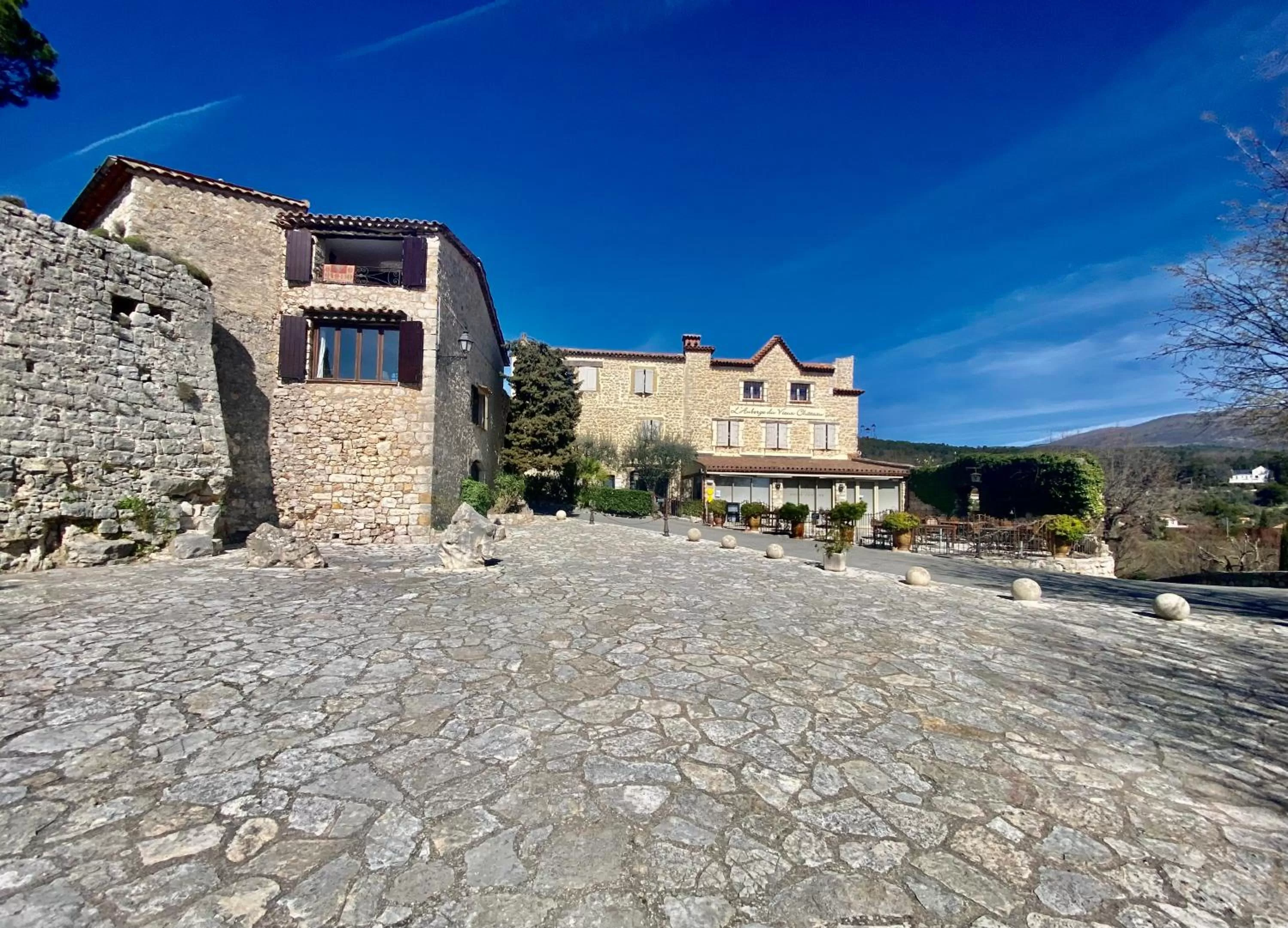 Property Building in Auberge du Vieux Château