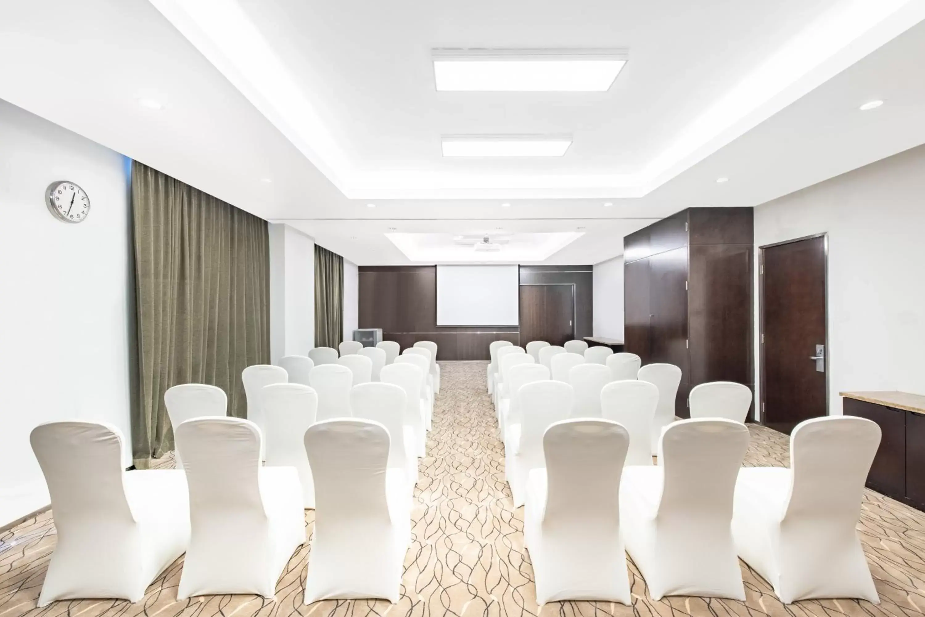 Meeting/conference room in Holiday Inn Express Beijing Temple of Heaven, an IHG Hotel