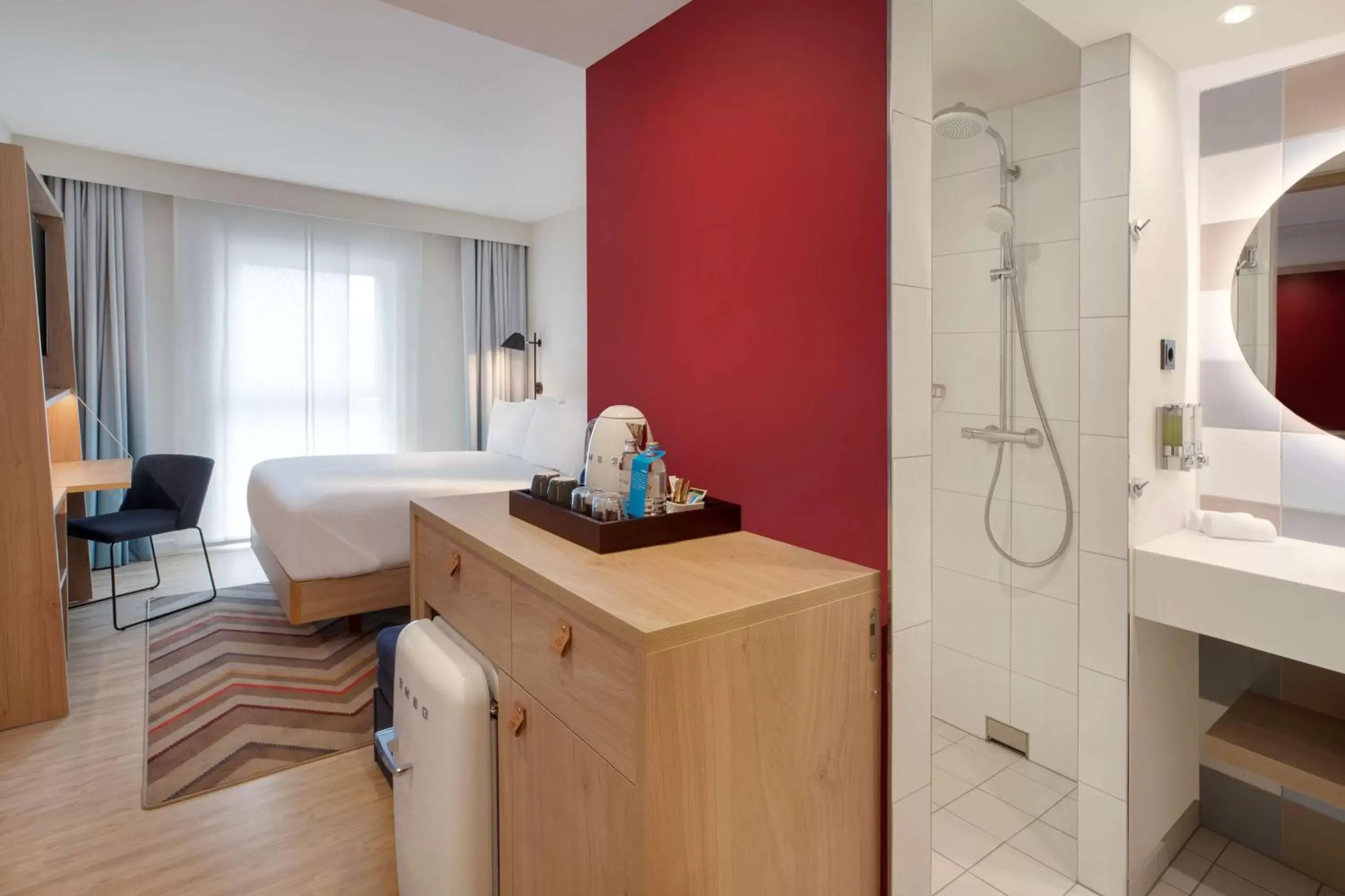 Bed, TV/Entertainment Center in Hampton By Hilton Kaiserslautern