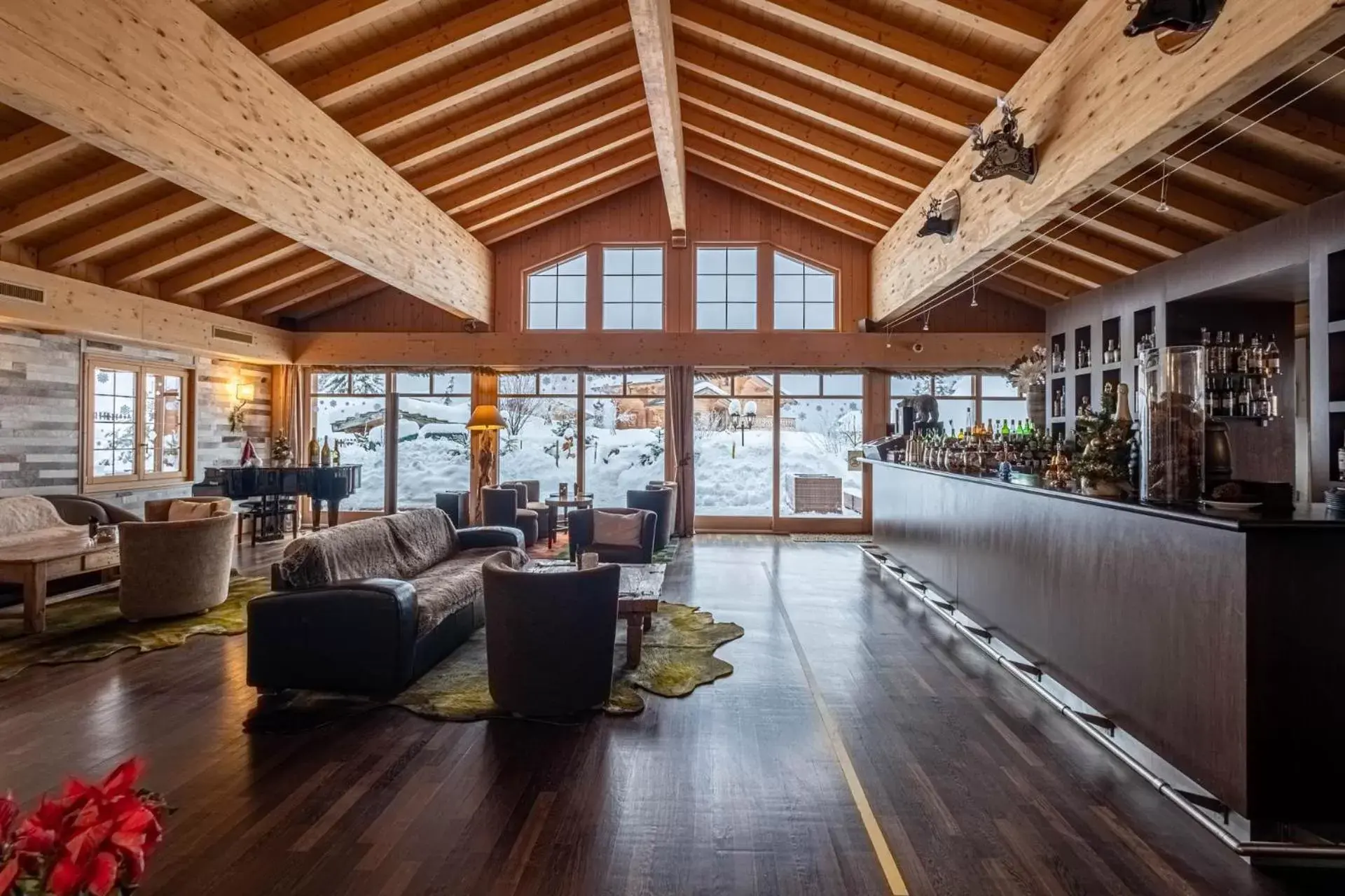 Lounge or bar in Chalet RoyAlp Hôtel & Spa Lounge or bar in Chalet RoyAlp Hôtel & Spa