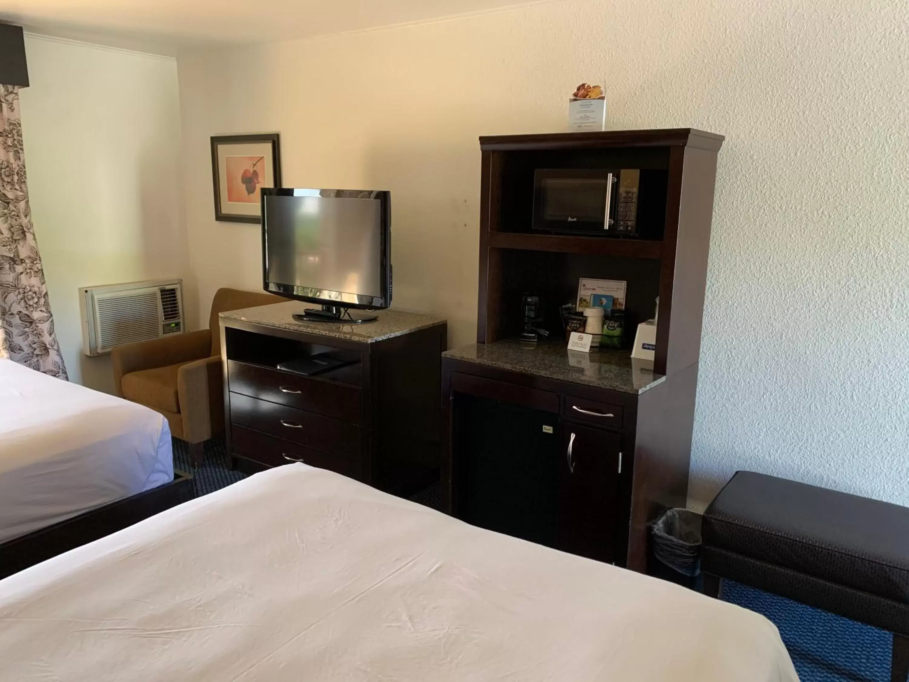 TV/Entertainment Center in Travelodge by Wyndham Rapid City