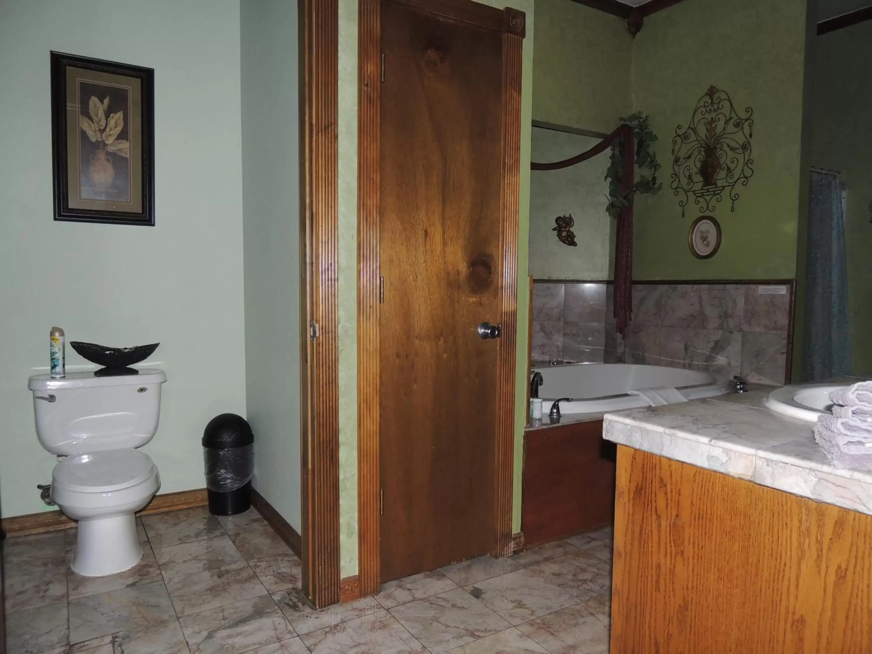 Bathroom in The Whispering Pines Inn