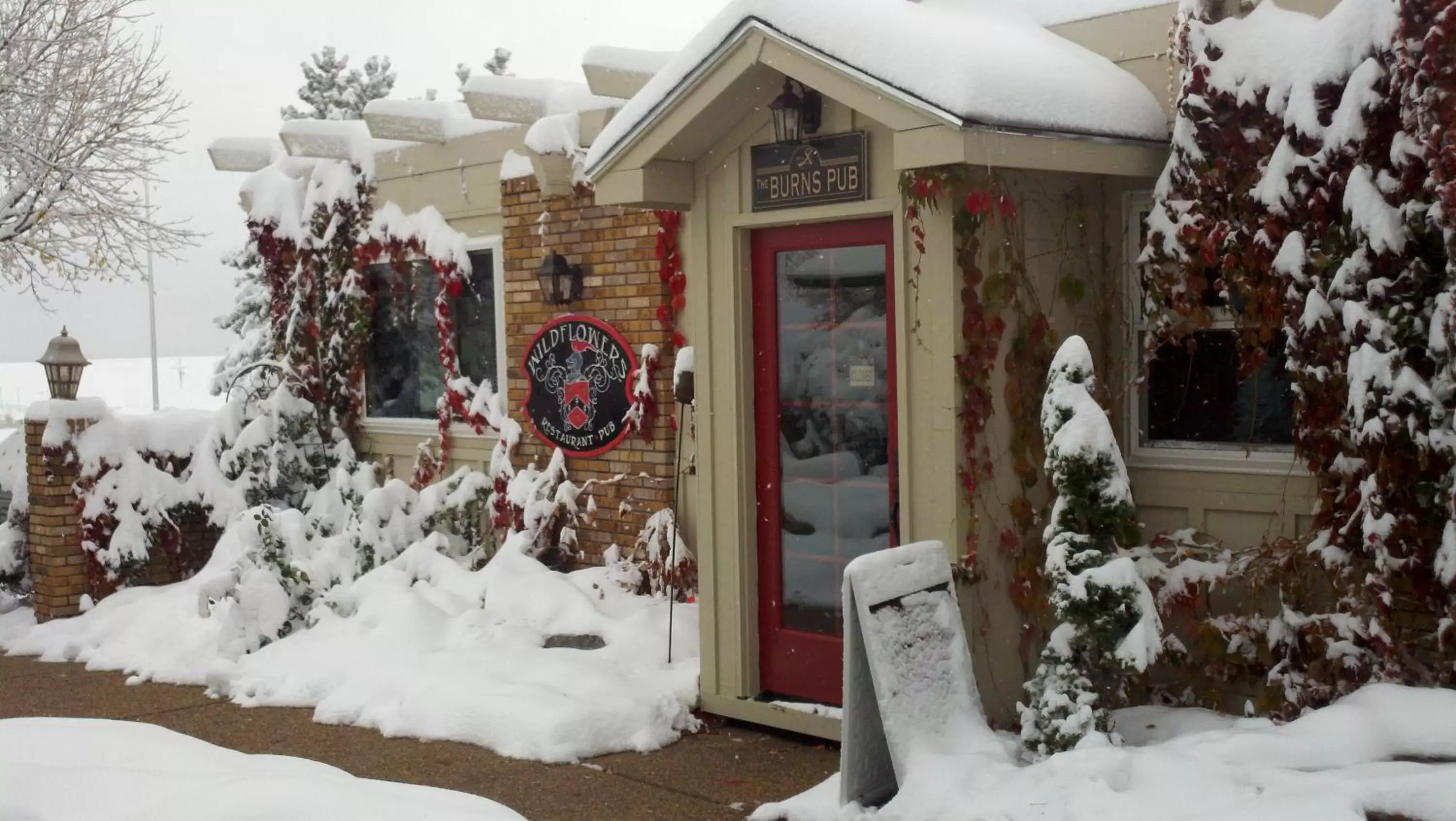 Facade/entrance, Winter in Hilltop Inn Broomfield Denver