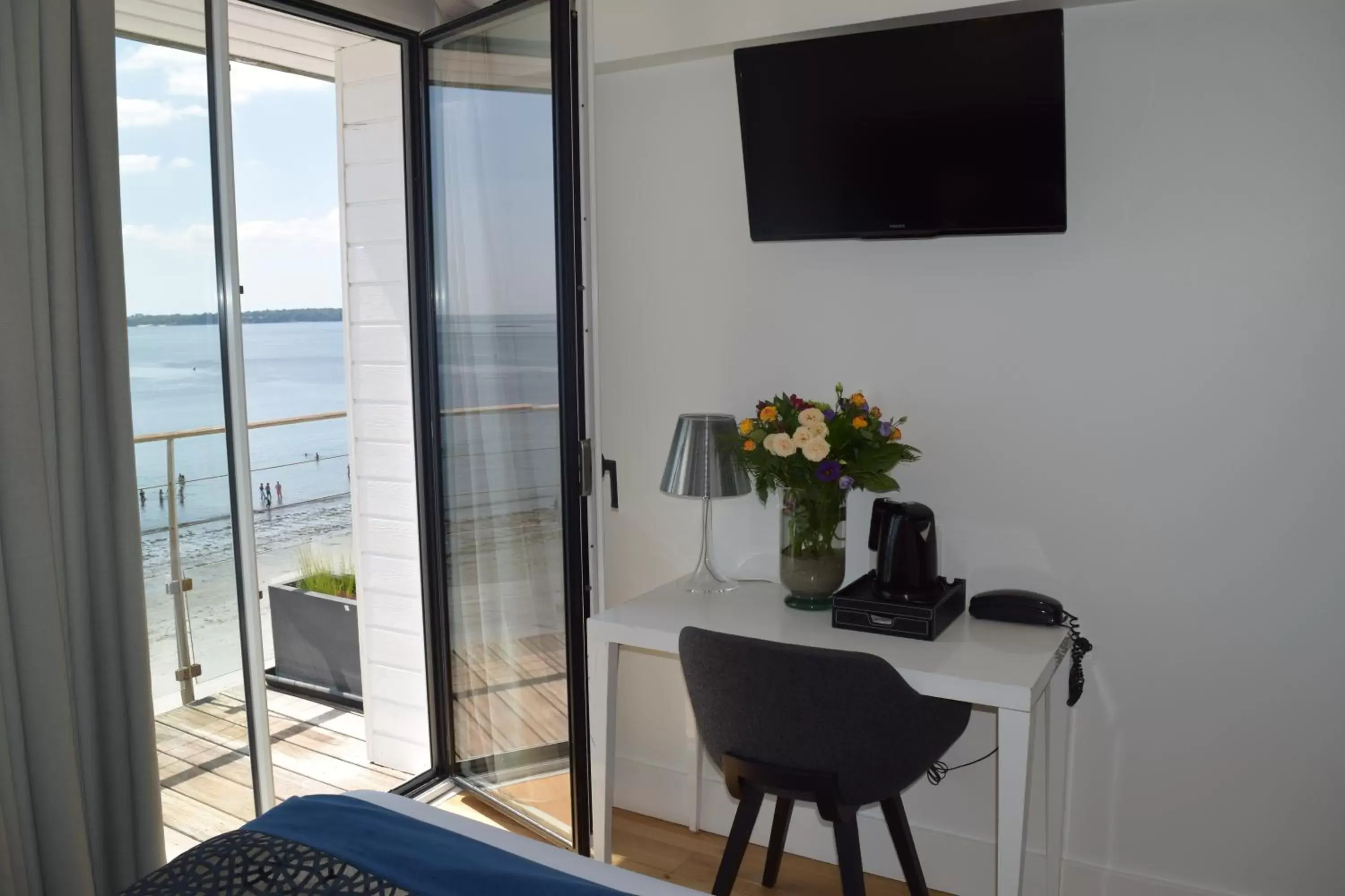 TV and multimedia, TV/Entertainment Center in Les Sables Blancs