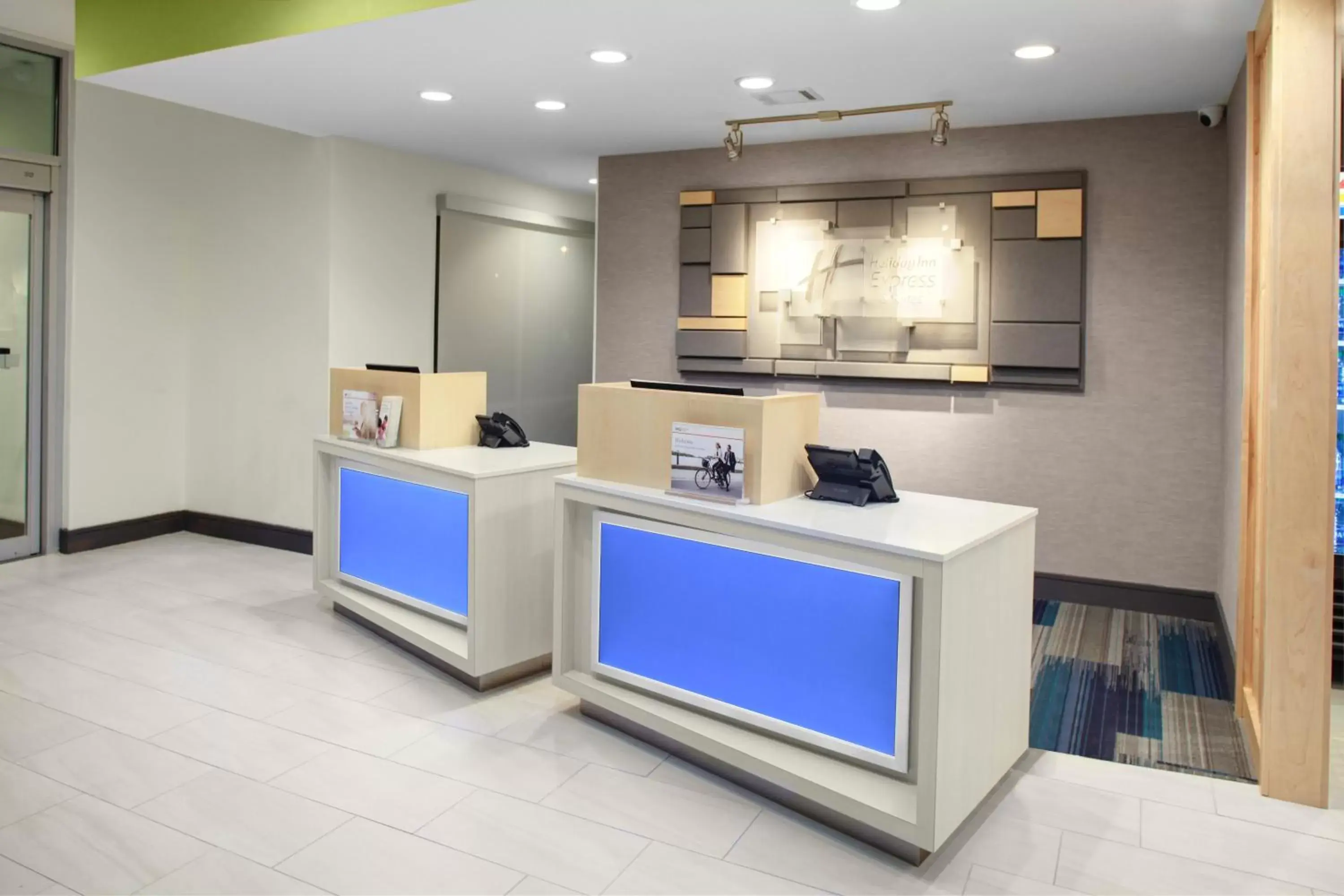 Property building, Lobby/Reception in Holiday Inn Express & Suites - Houston NW - Cypress Grand Pky, an IHG Hotel