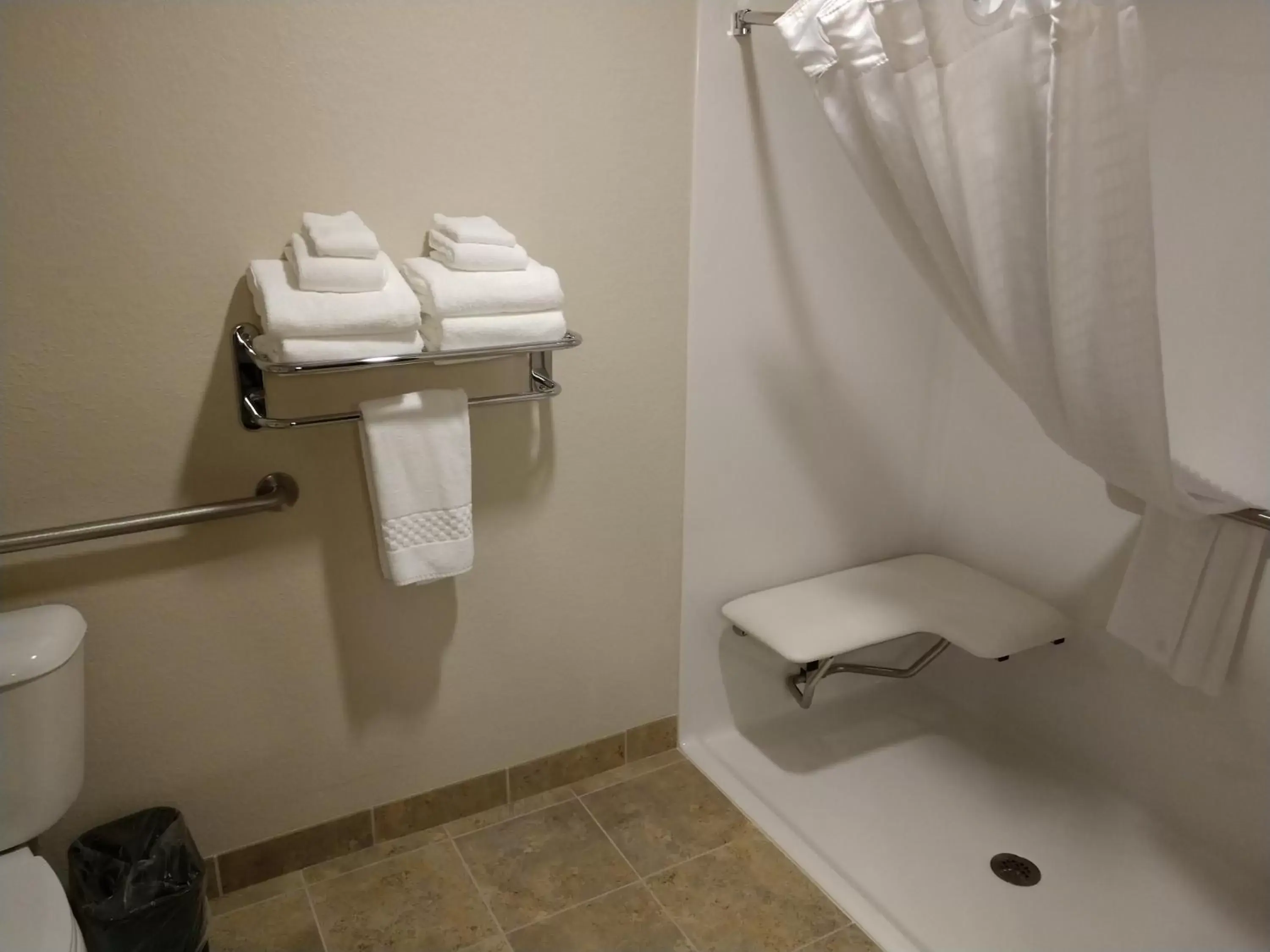 Bathroom in Cobblestone Inn & Suites - Monticello