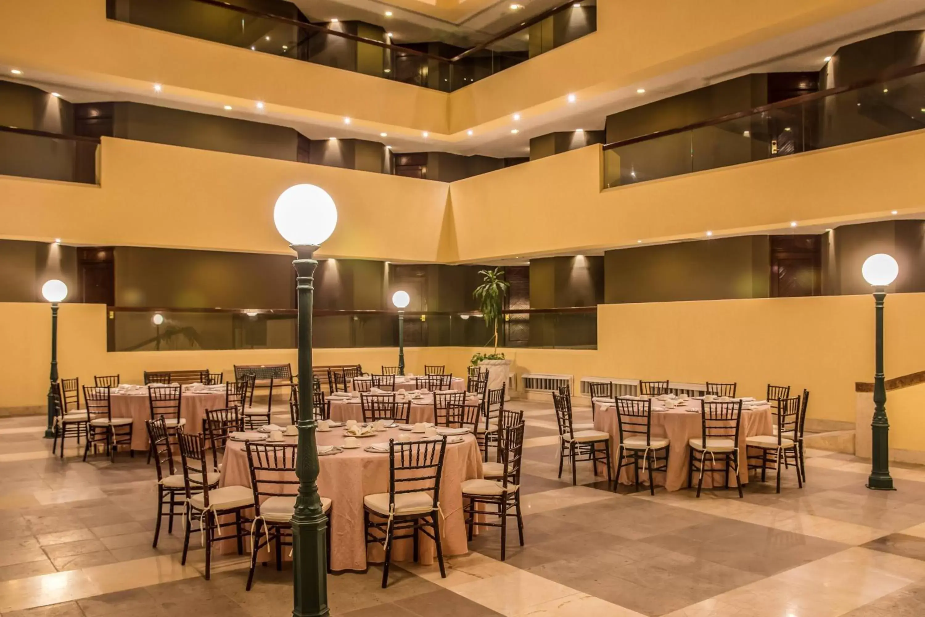 Property building, Restaurant/Places to Eat in Sheraton Chihuahua Soberano