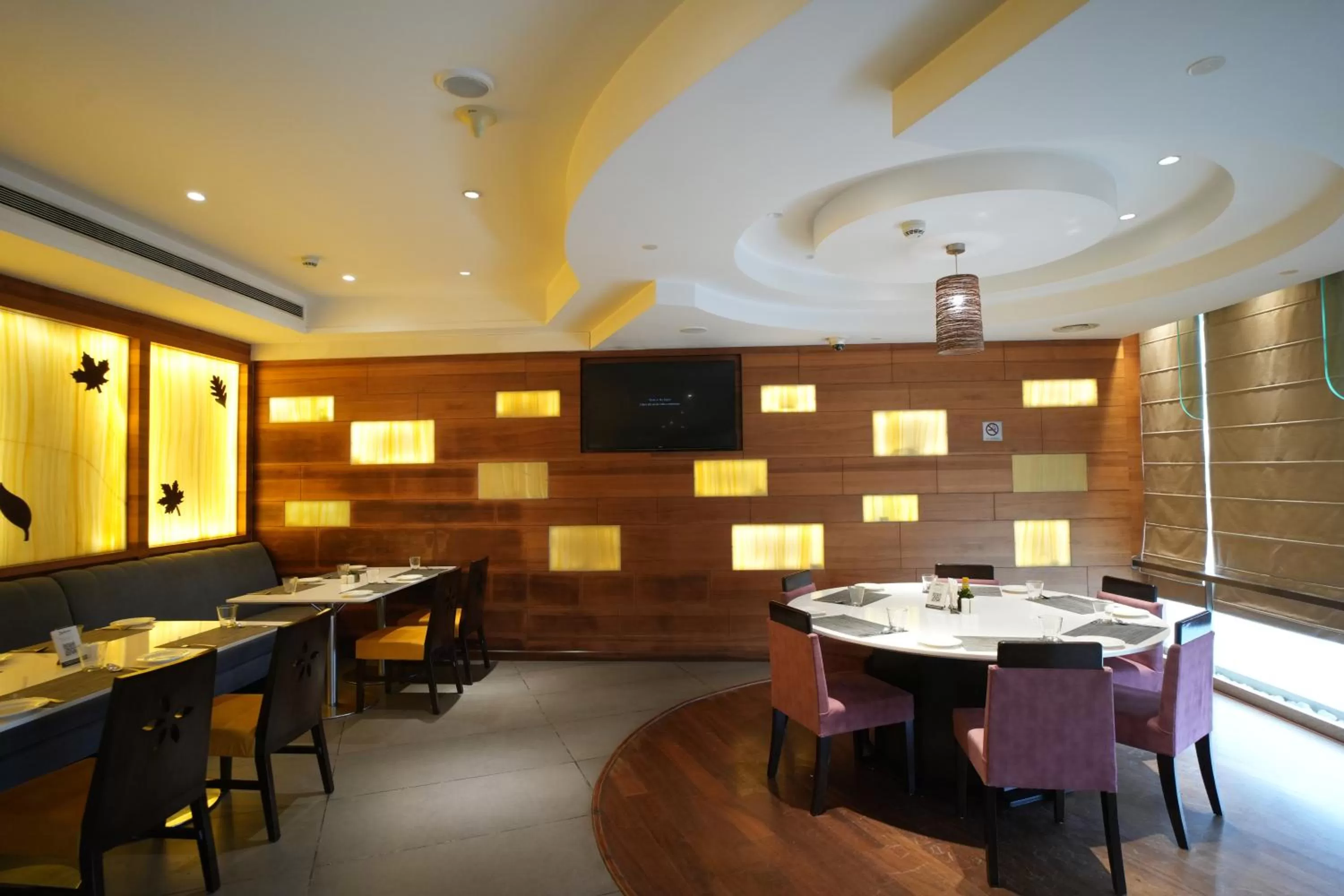 Restaurant/places to eat in Radisson Udaipur