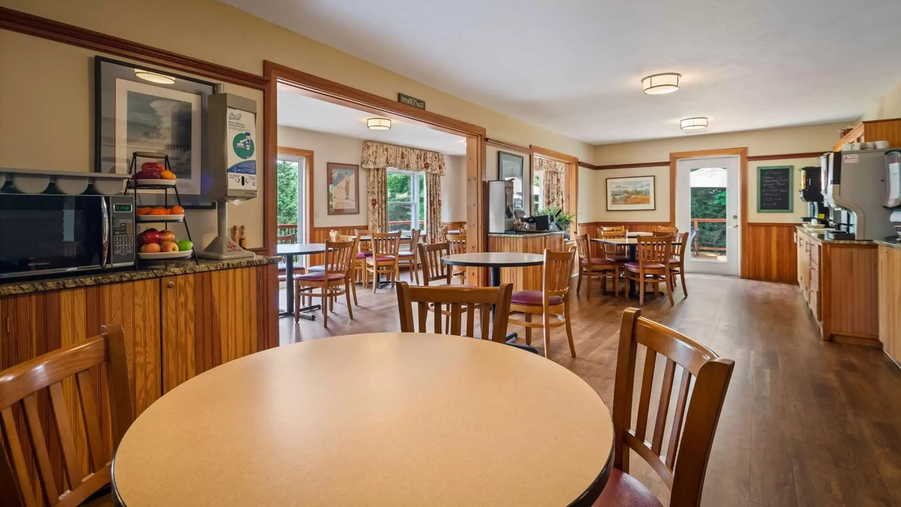 Continental breakfast, Restaurant/Places to Eat in Silver Fox Inn