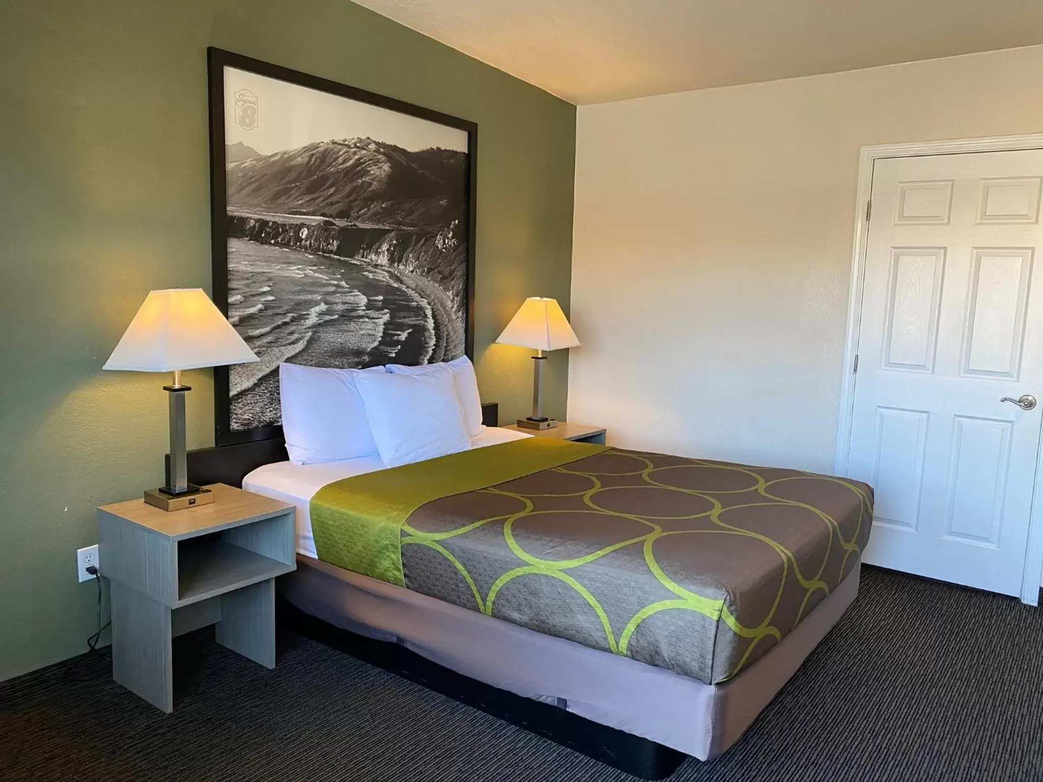 Photo of the whole room, Bed in Super 8 by Wyndham Monterey