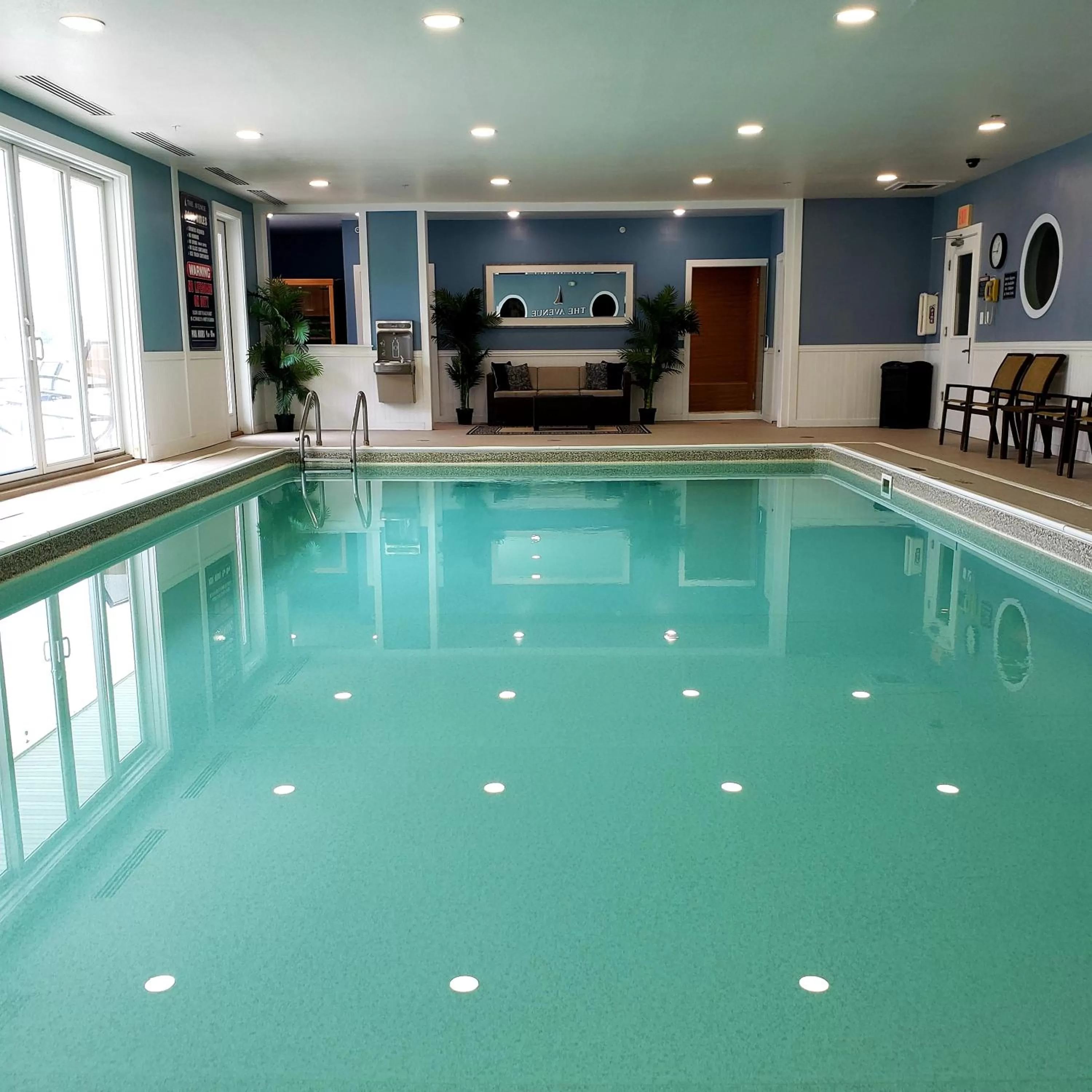 Swimming pool in Avenue Inn & Spa