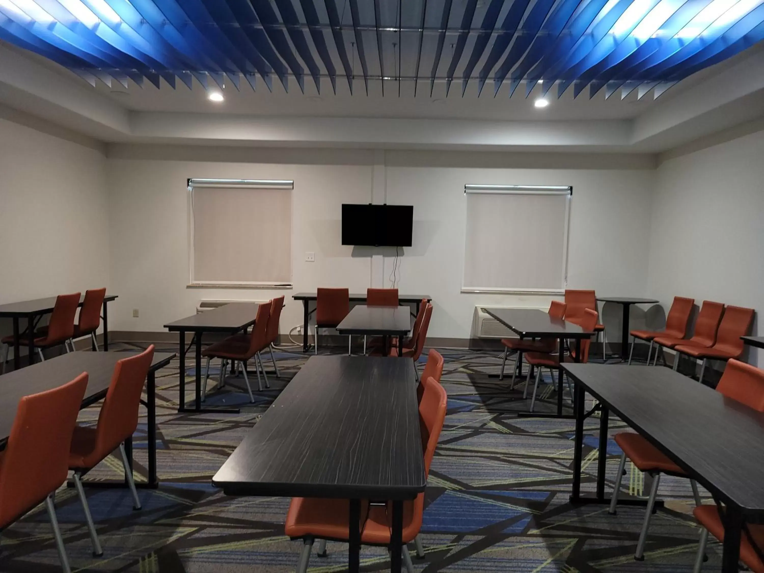 Meeting/conference room, Restaurant/Places to Eat in Holiday Inn Express Hotel & Suites Vidor South, an IHG Hotel