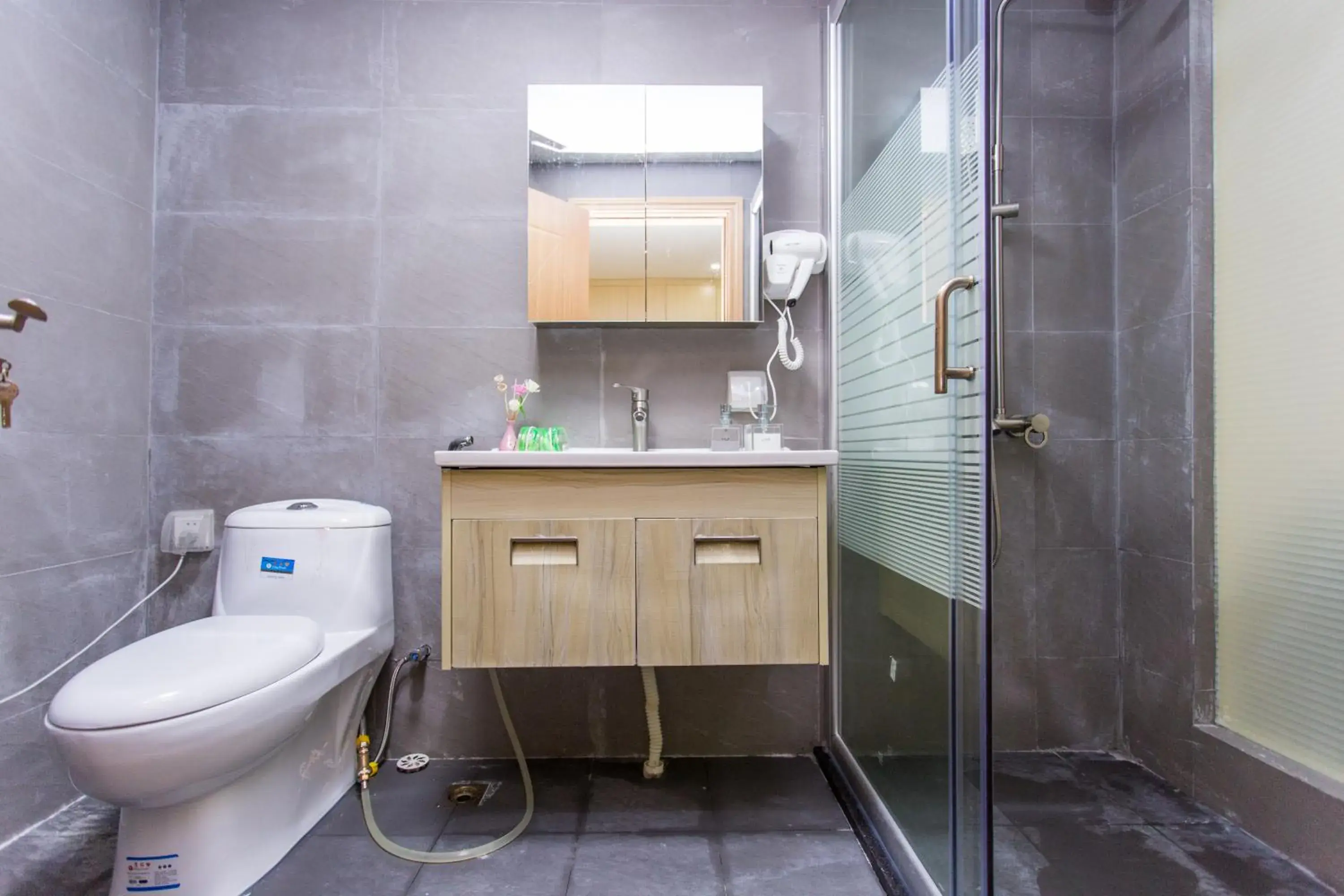 Toilet, Bathroom in Guangzhou Manhattan International Apartment Zhengjia Branch