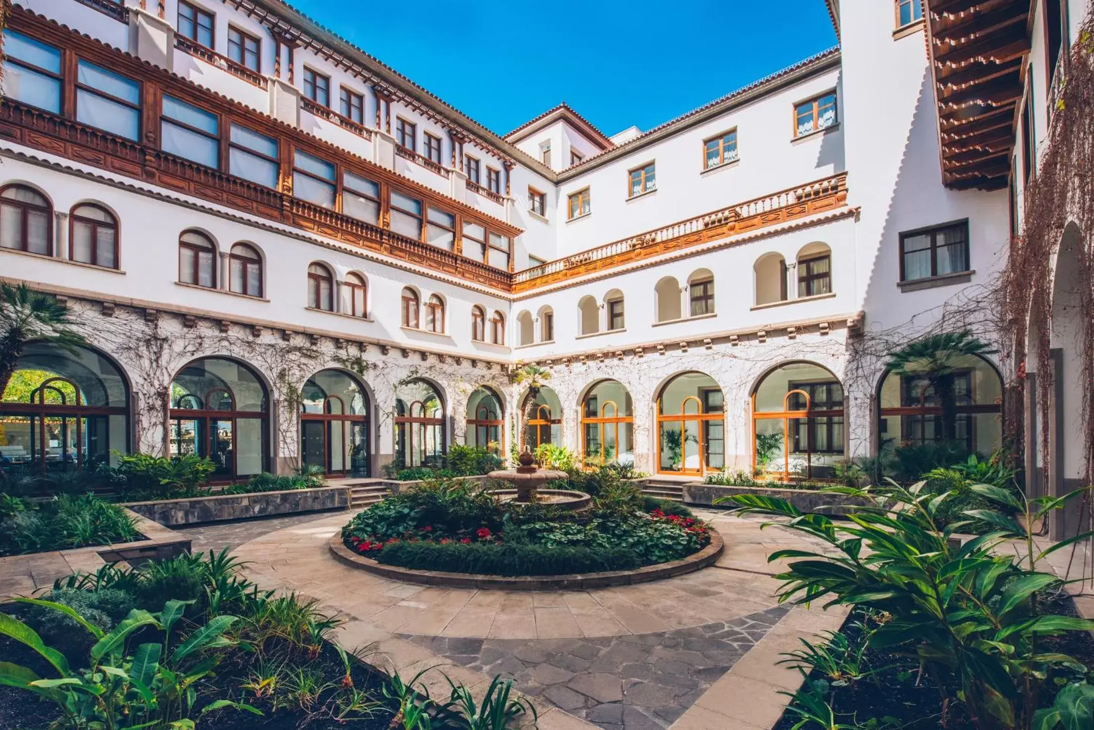 Patio, Property Building in Iberostar Heritage Grand Mencey