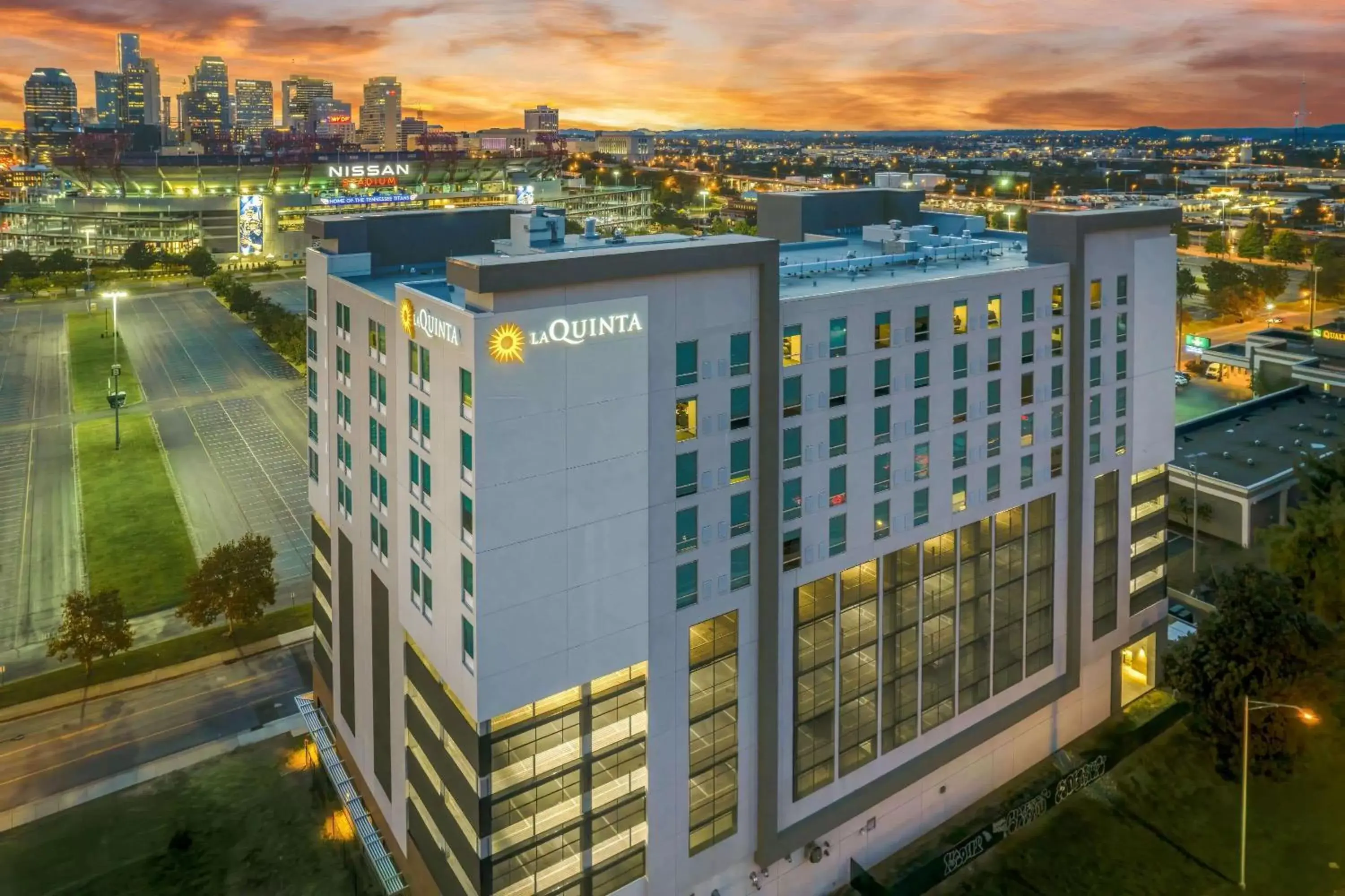 Property building, Bird's-eye View in La Quinta Inn & Suites by Wyndham Nashville Downtown Stadium