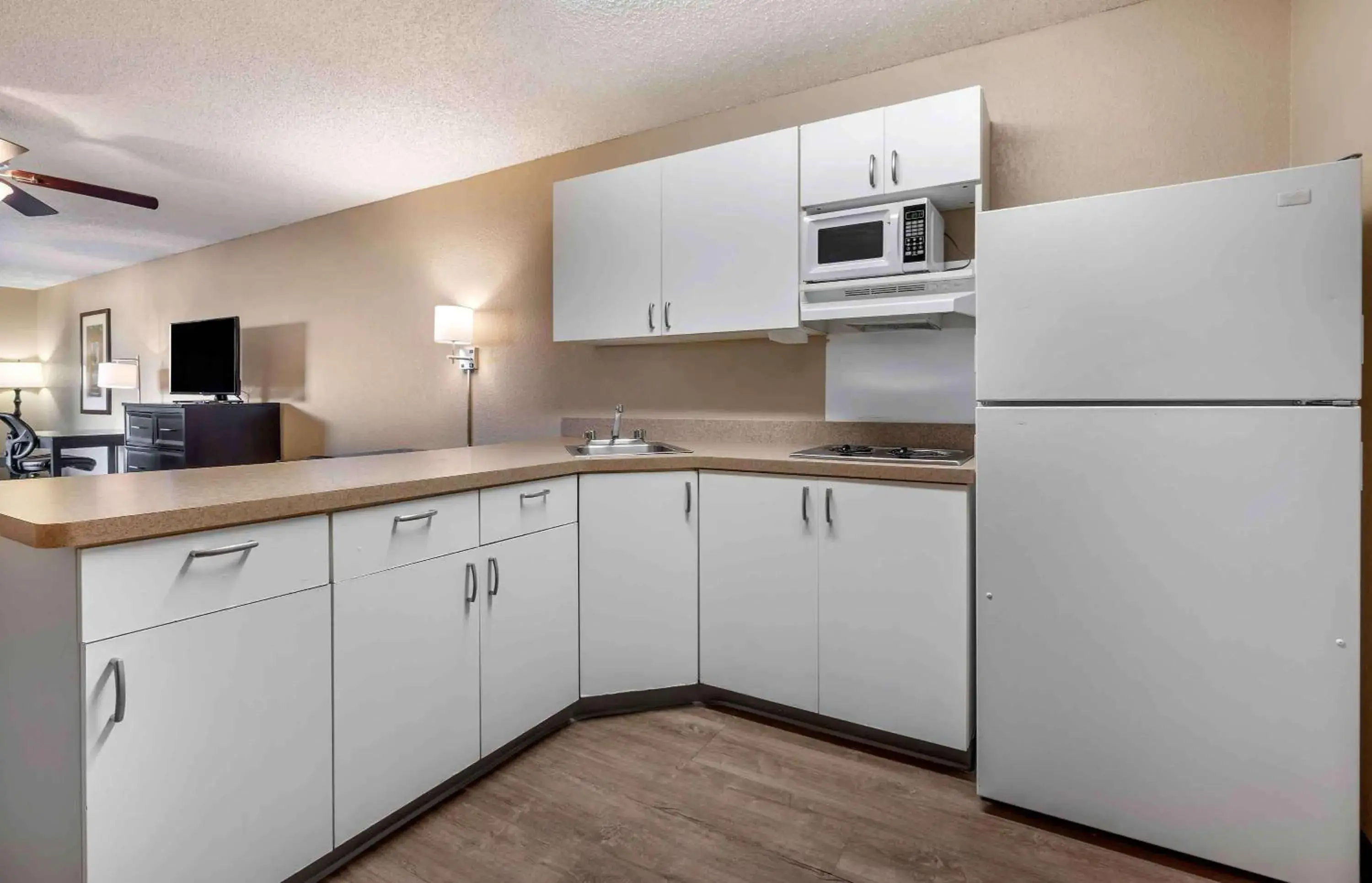 Bedroom, Kitchen/Kitchenette in Extended Stay America Suites - Sacramento - Roseville