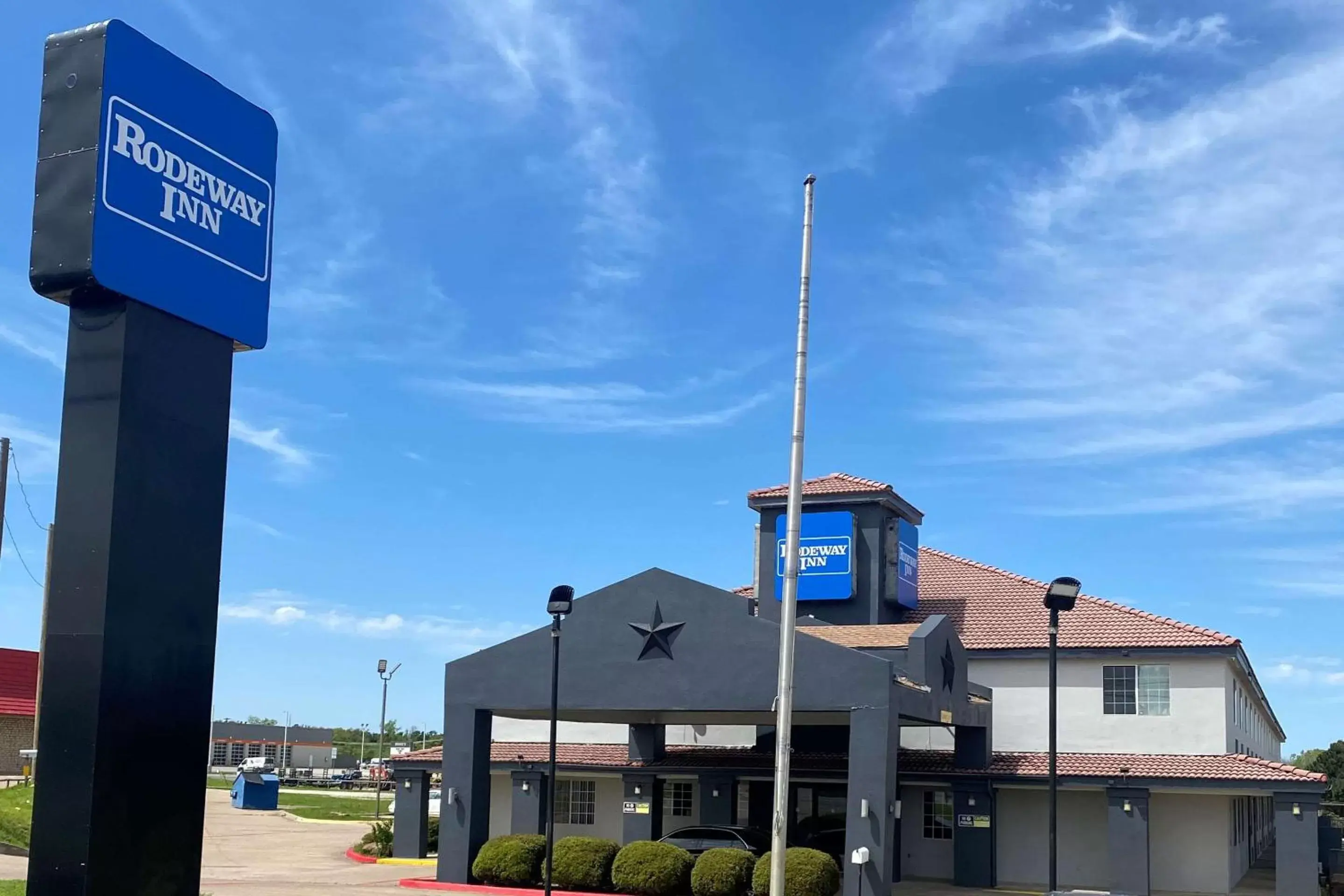 Property building in Rodeway Inn Property building in Rodeway Inn