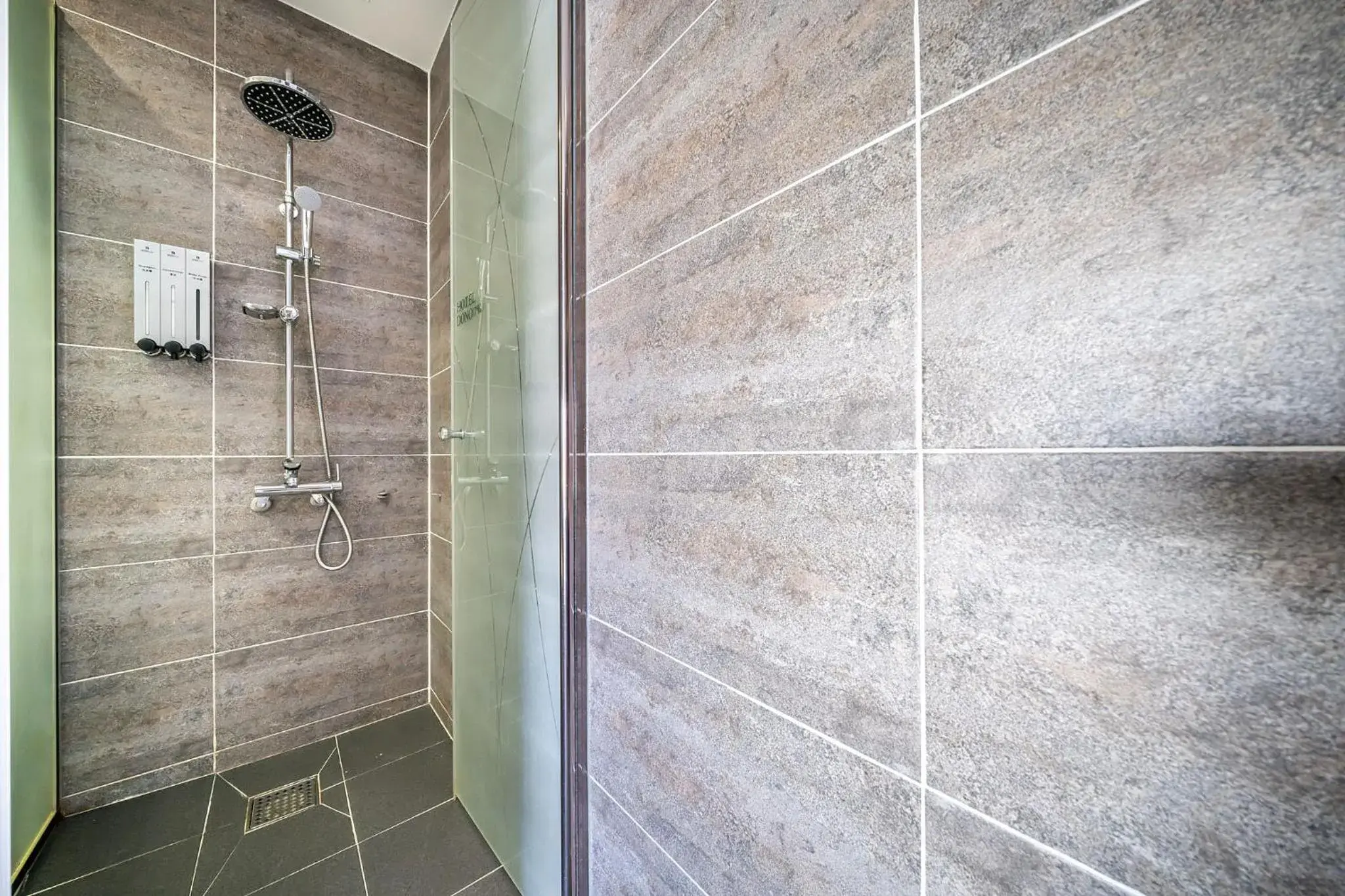 Shower, Bathroom in Hotel Dono