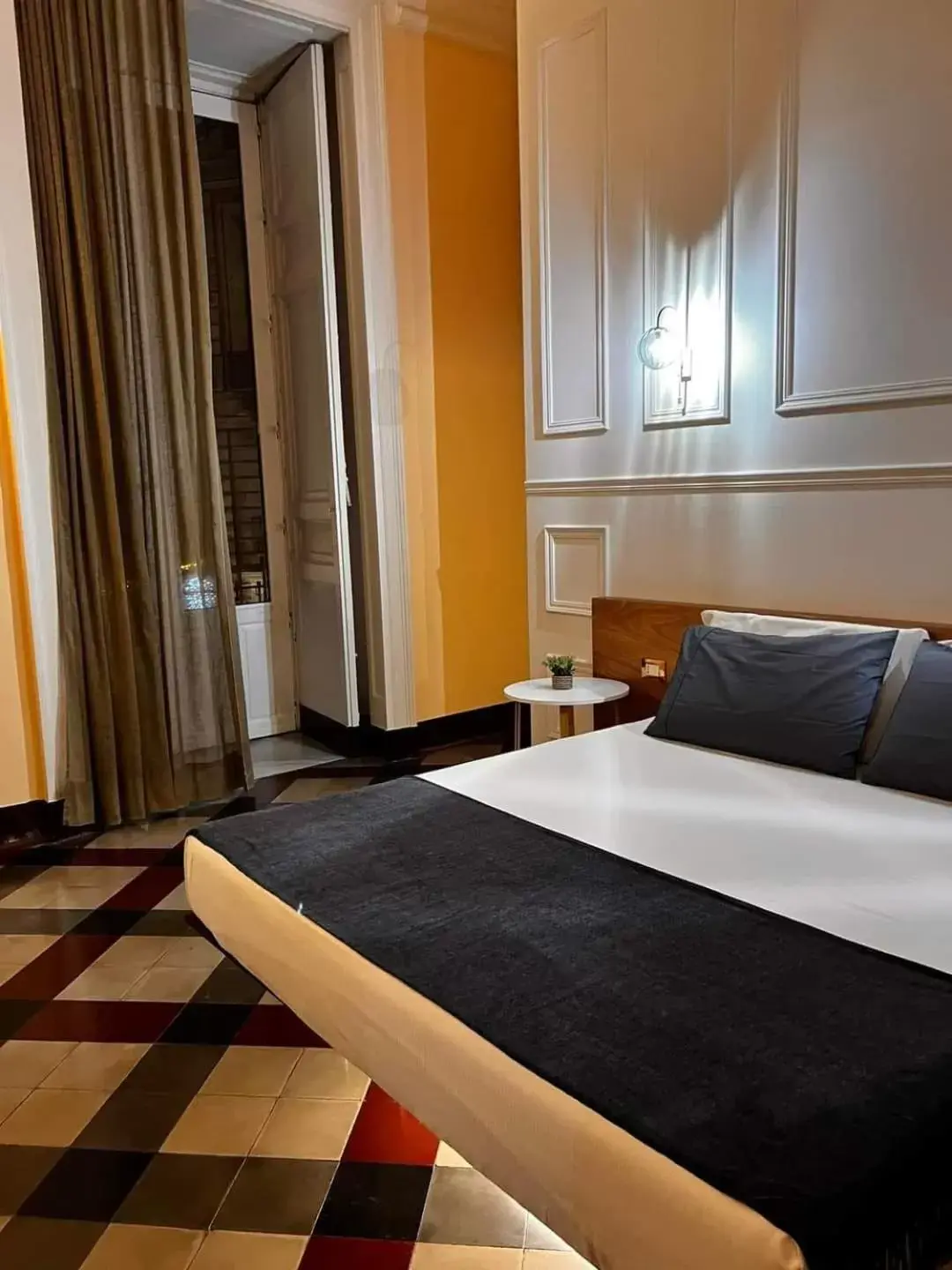 Bed in Toscano Palace Luxury Rooms Catania