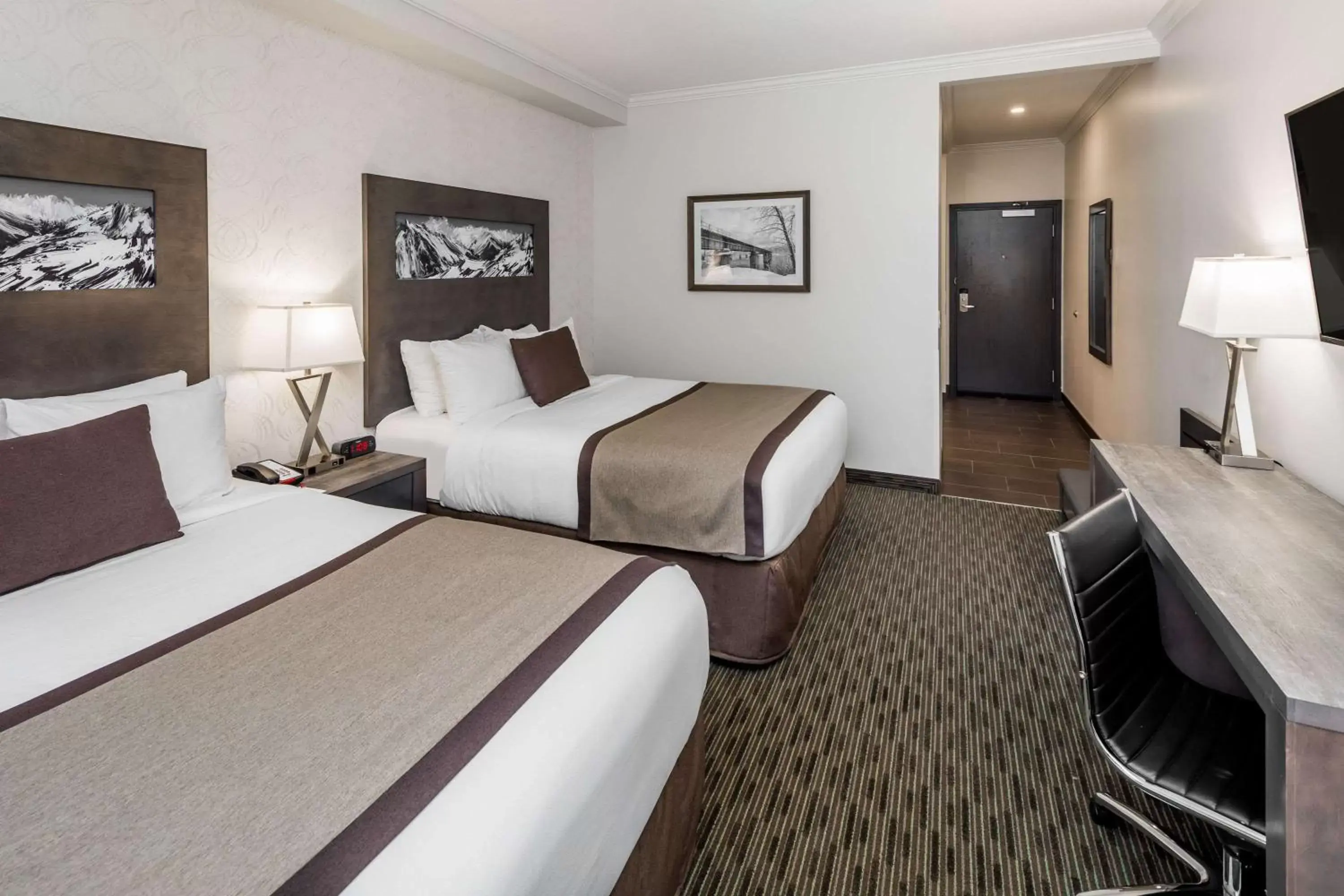 Photo of the whole room, Bed in Ramada by Wyndham Revelstoke