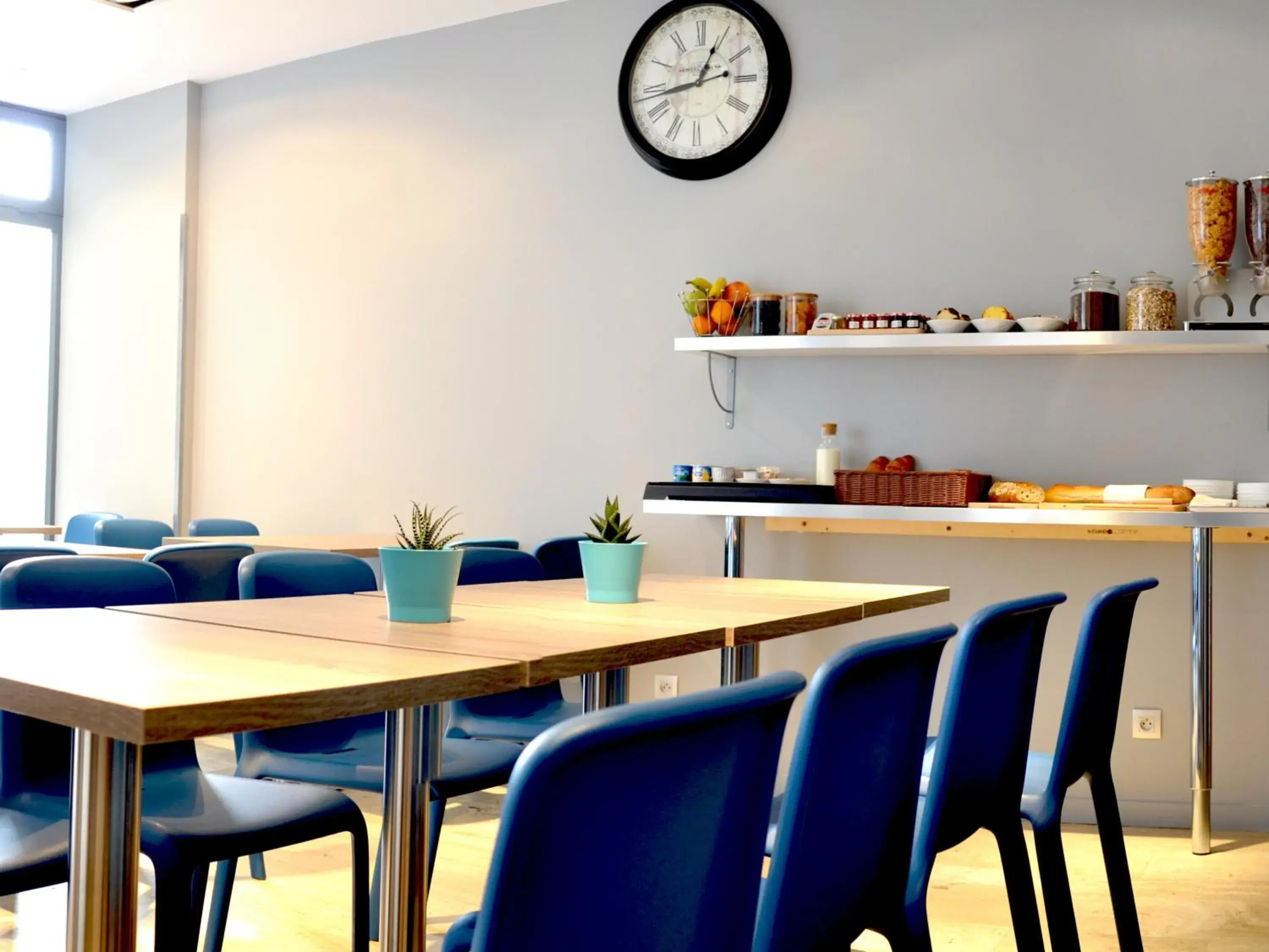 Buffet breakfast, Dining Area in Residhotel Lille Vauban