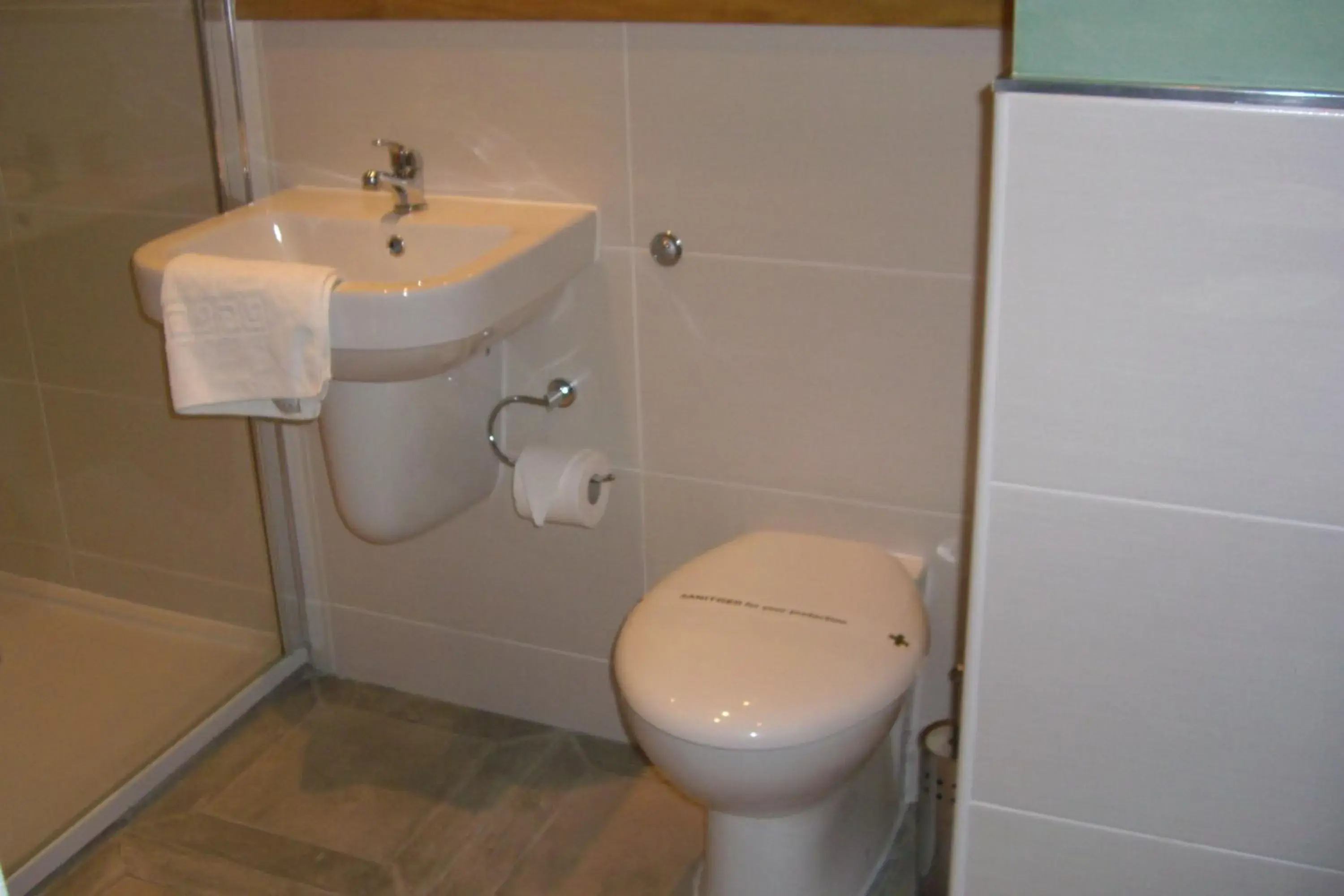 Bathroom in Ash Farm Country House