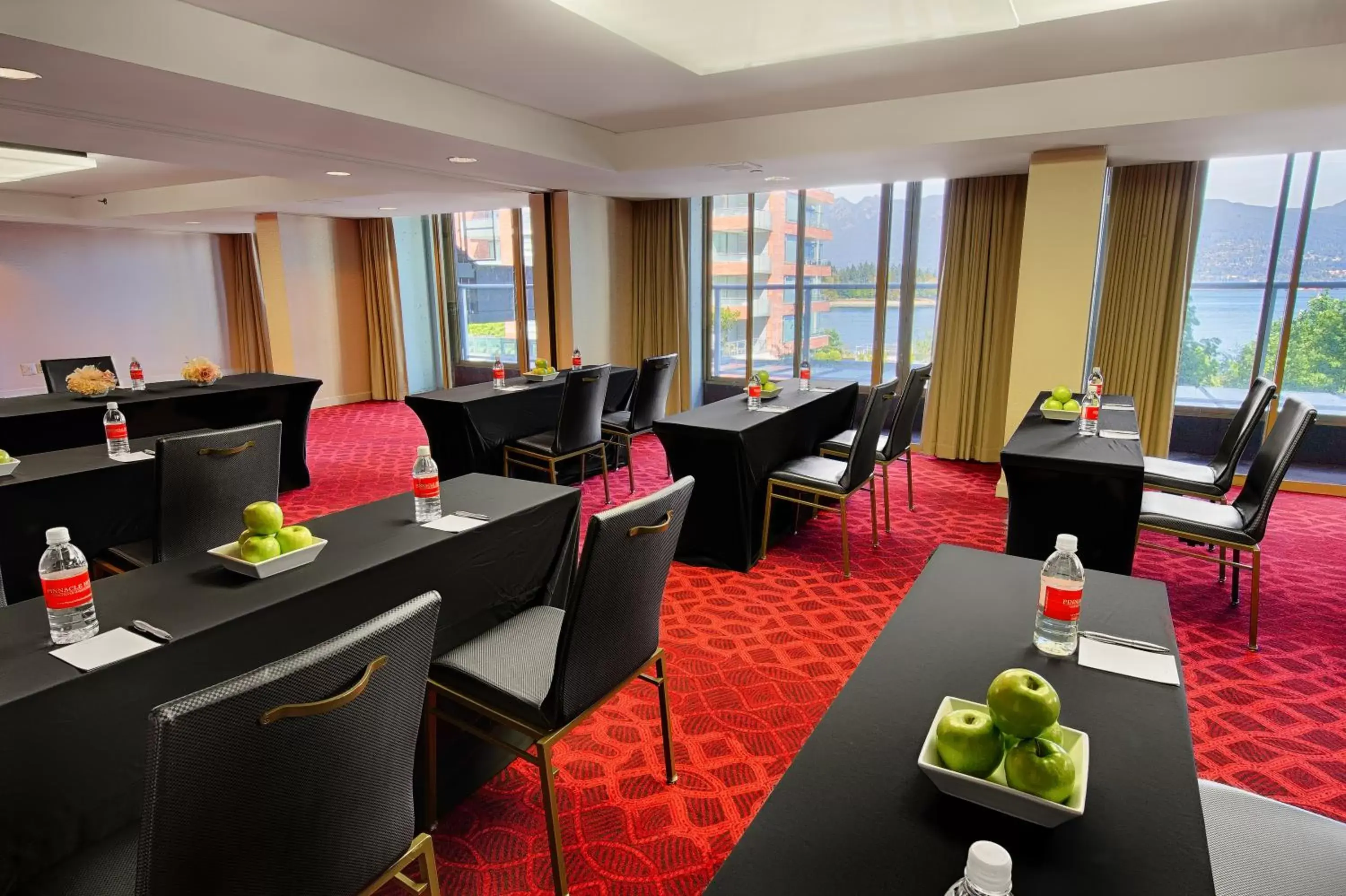 Meeting/conference room, Restaurant/Places to Eat in Pinnacle Hotel Harbourfront